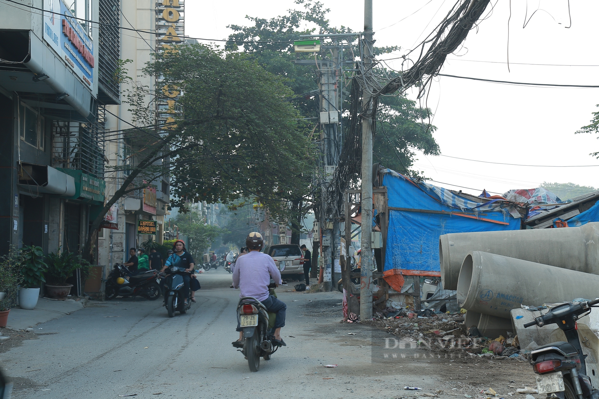 Hà Nội: Dự án đường 250 tỷ thi công 4 năm vẫn dang dở, rác phế thải gây nhếch nhác, mất mỹ quan đô thị - Ảnh 20.