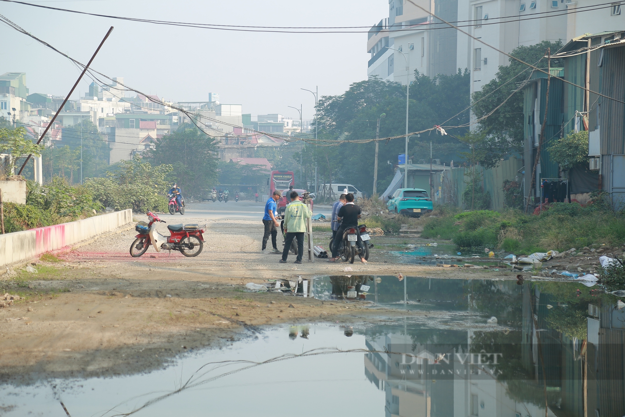 Hà Nội: Dự án đường 250 tỷ thi công 4 năm vẫn dang dở, rác phế thải gây nhếch nhác, mất mỹ quan đô thị - Ảnh 5.