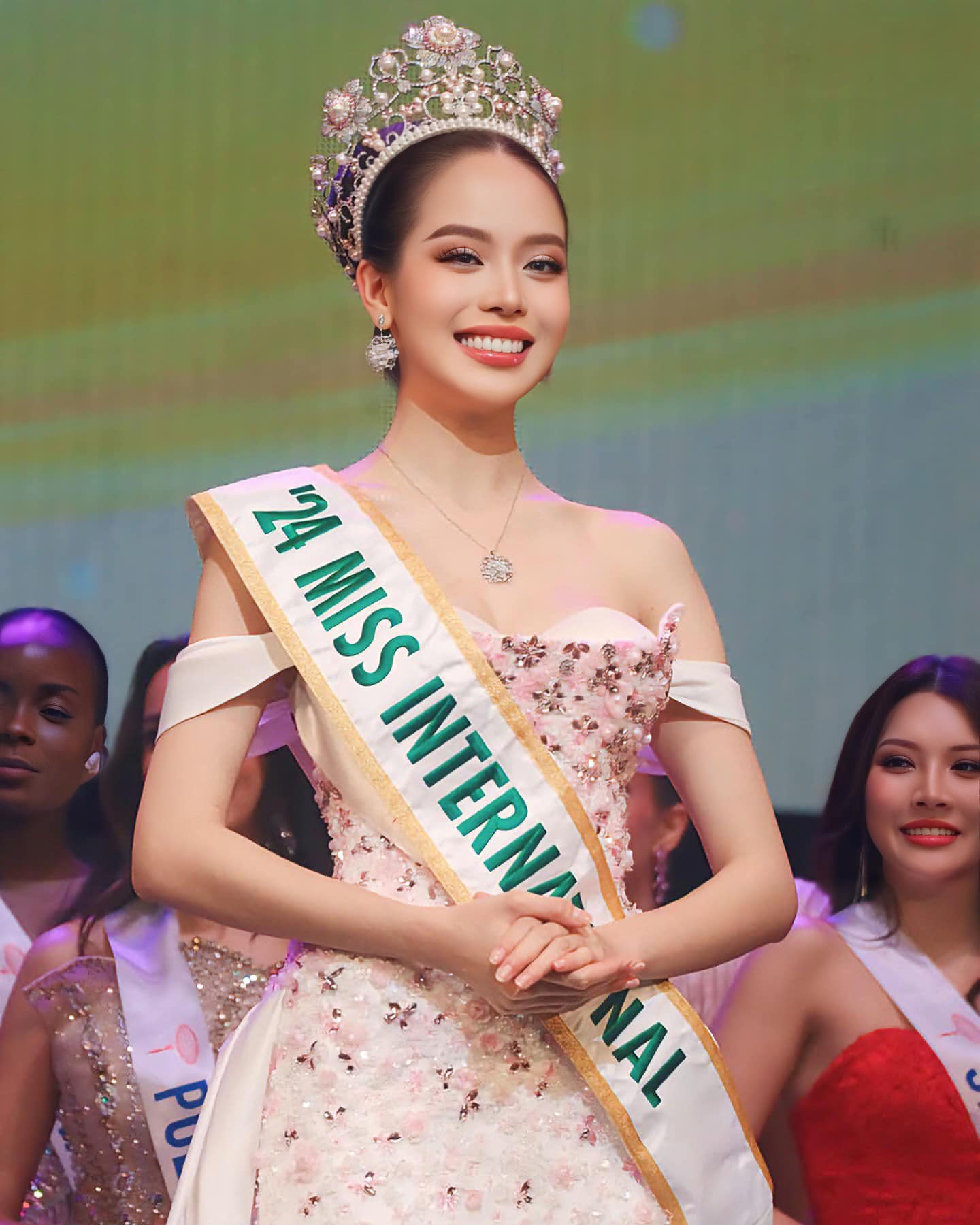 Miss International 2024 Huỳnh Thị Thanh Thủy lột xác đẹp đầy mê hoặc, có bí kíp giữ dáng khó ngờ - Ảnh 1.