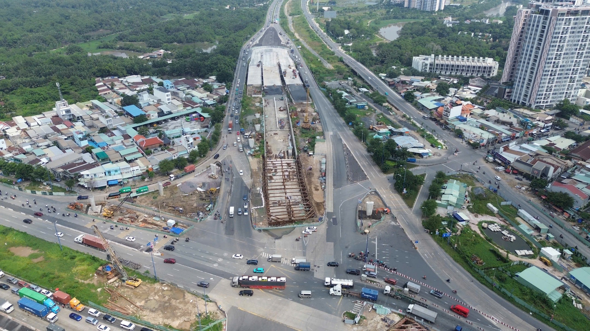 Loạt dự án trọng điểm sắp triển khai: TP.HCM sẽ tích cực giải quyết bức xúc cho người bị thu hồi đất- Ảnh 2.