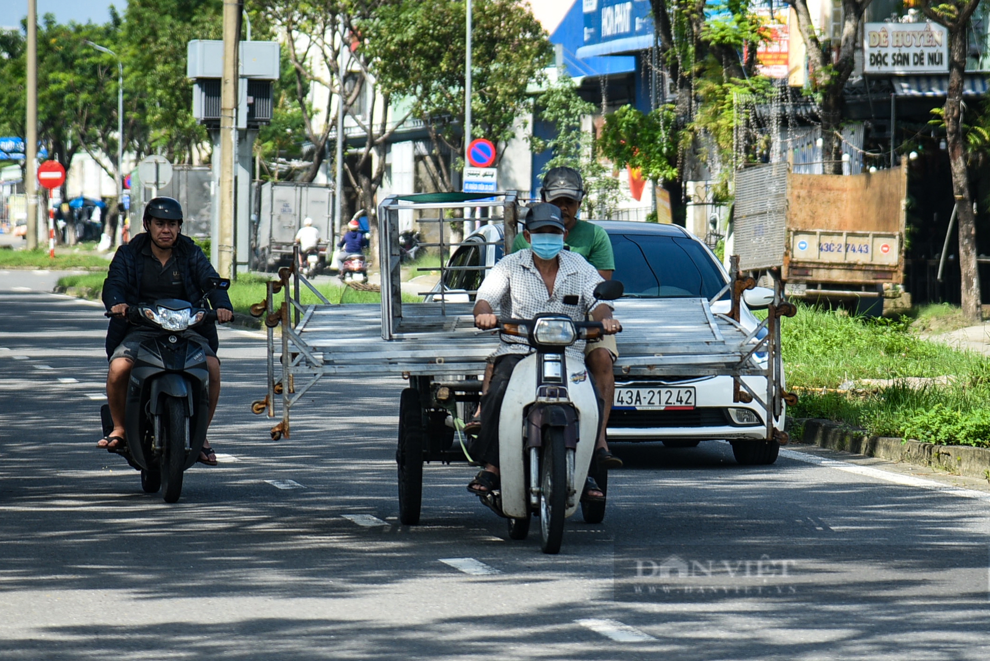 Đà Nẵng: Xe gắn máy thô sơ chở sắt thép cồng kềnh hiên ngang di chuyển trên đường phố- Ảnh 9.