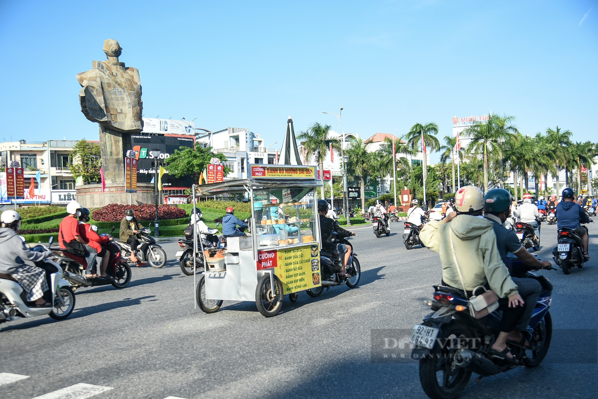 Đà Nẵng: Xe gắn máy thô sơ chở sắt thép cồng kềnh hiên ngang di chuyển trên đường phố- Ảnh 10.