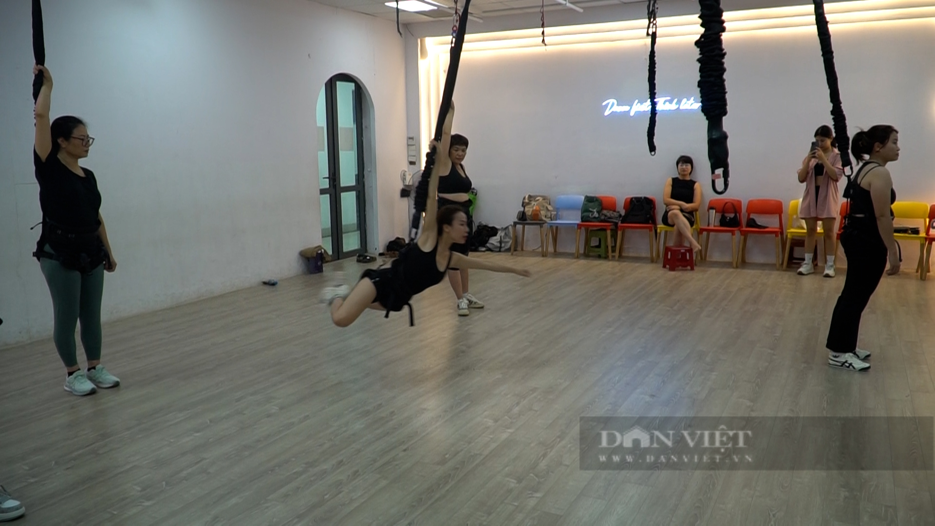 Điểm danh những lý do khiến Bungee workout trở thành 'cơn sốt' của giới trẻ Hà Nội - Ảnh 4.