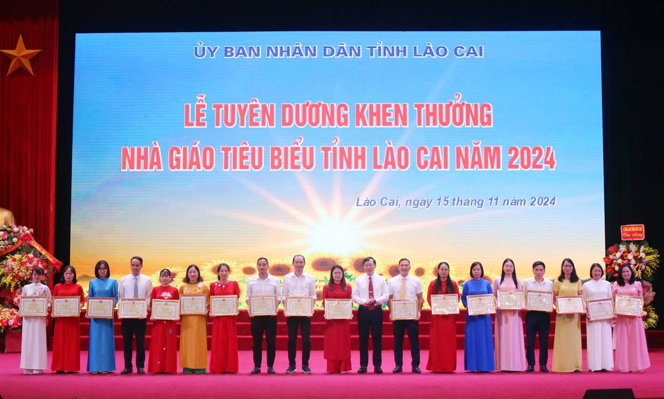 Lào Cai: Có 26 cán bộ, giáo viên được nhận Bằng khen Thủ tướng Chính phủ - Ảnh 4.