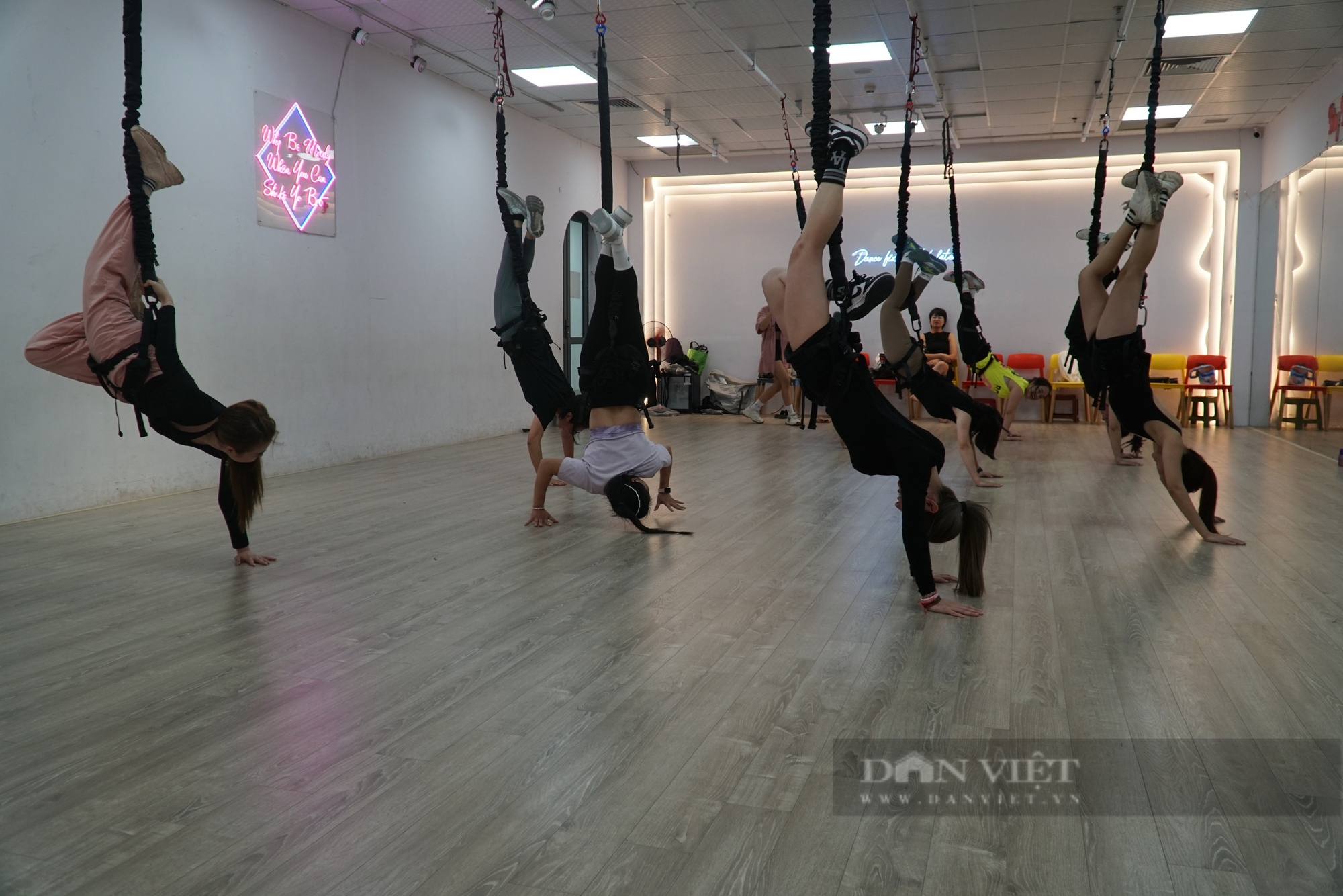 Điểm danh những lý do khiến Bungee workout trở thành 'cơn sốt' của giới trẻ Hà Nội - Ảnh 1.