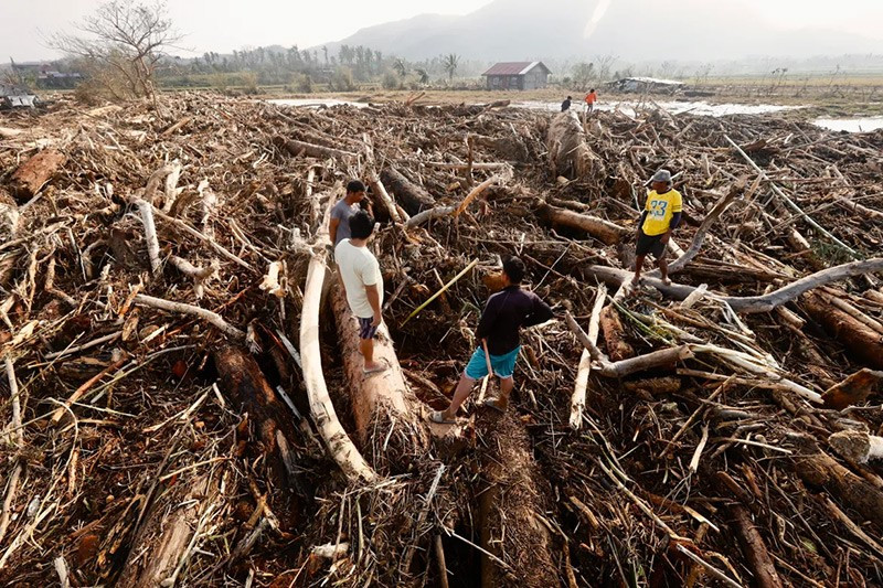 Sau khi bị bão Usagi tàn phá, Philippines chuẩn bị đón cuồng phong mới - Ảnh 1.