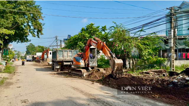 Hiện trường dự án đường nát như tương ĐH.24C ở Quảng Ngãi đã sôi động sau nhiều tháng…lặng như tờ- Ảnh 1.