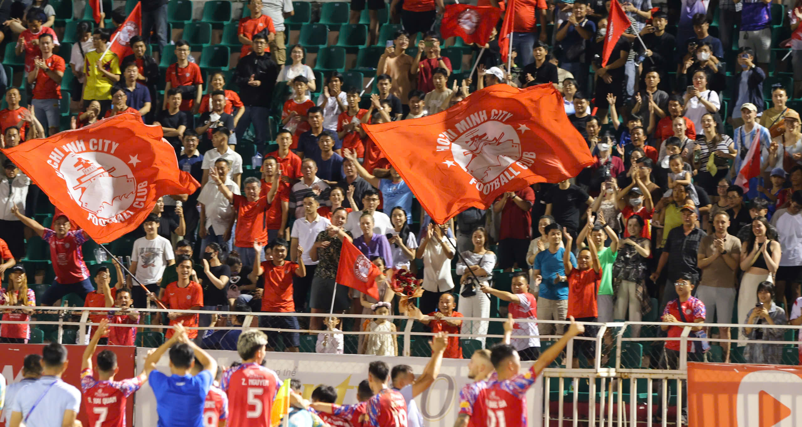 Ngoại binh bị chê nhiều nhất V.League ghi bàn, CLB TP.HCM đánh bại CAHN - Ảnh 5.