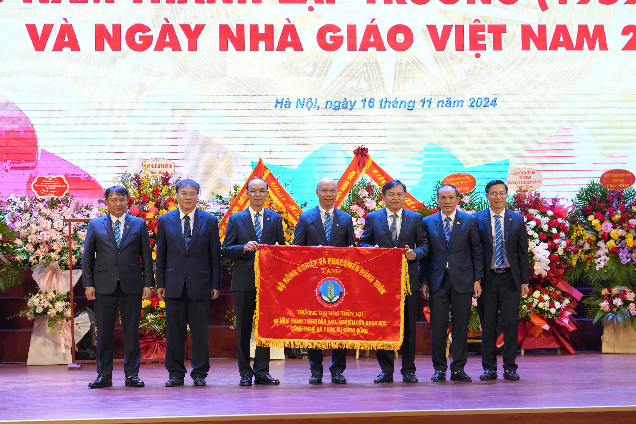 Lễ kỷ niệm 65 thành lập Trường đại học Thủy lợi  - Ảnh 1.