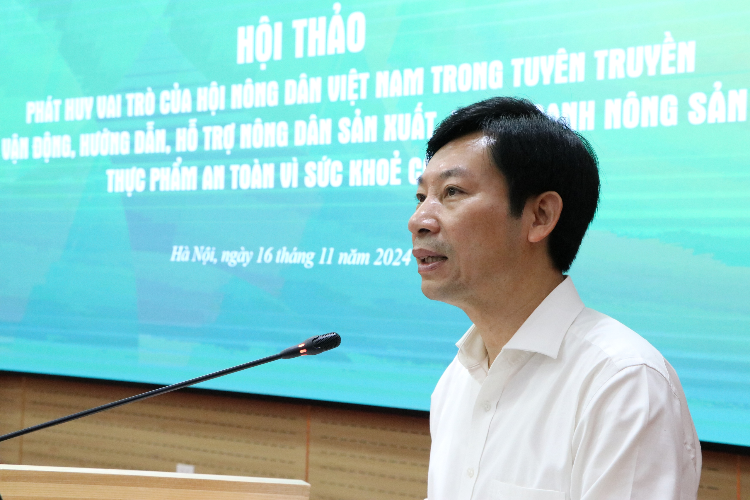 Nông dân đóng vai trò "trung tâm, then chốt" trong sản xuất, kinh doanh nông sản, thực phẩm an toàn vì sức khỏe cộng đồng - Ảnh 2.