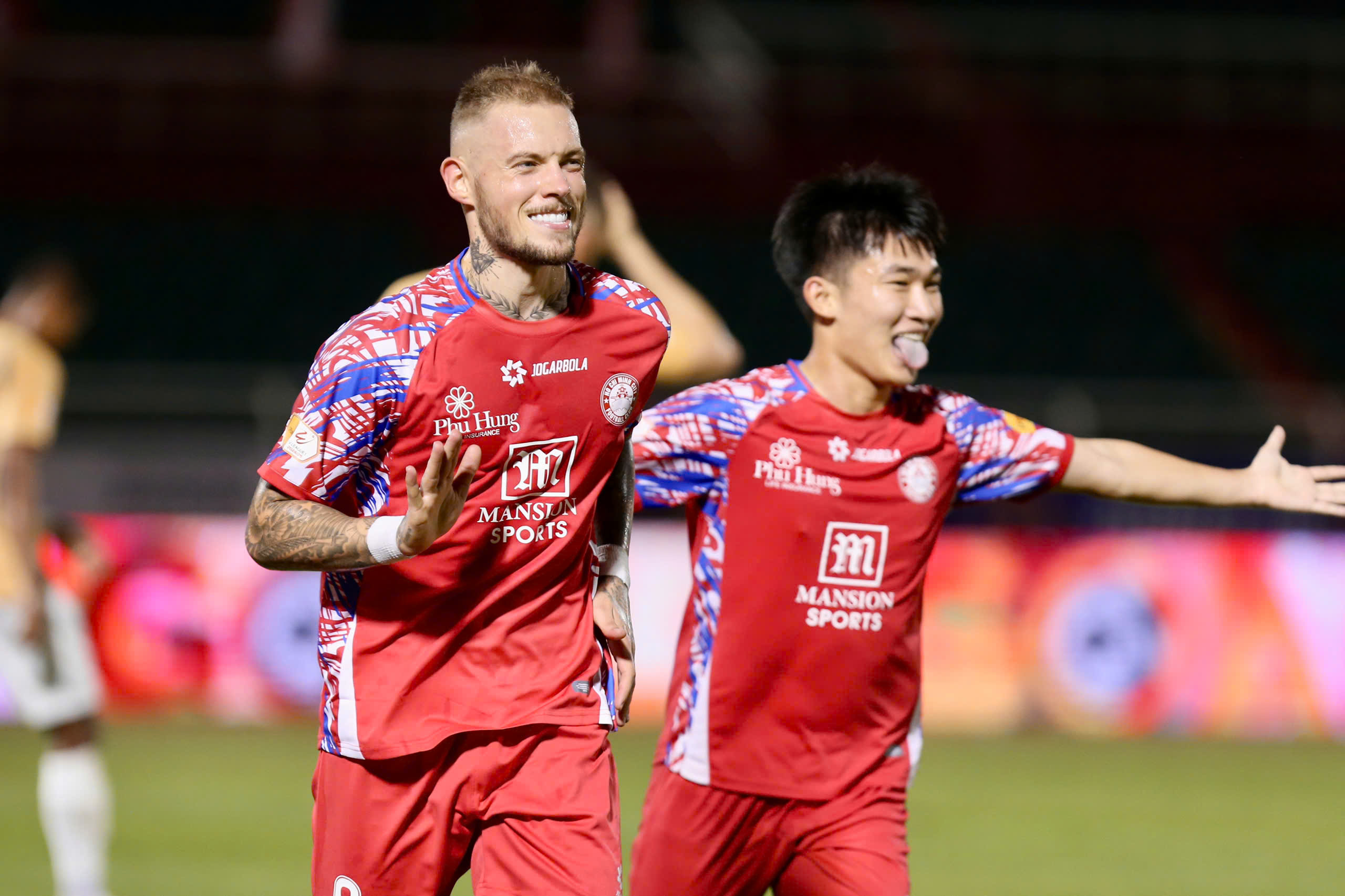 Ngoại binh bị chê nhiều nhất V.League ghi bàn, CLB TP.HCM đánh bại CAHN - Ảnh 2.