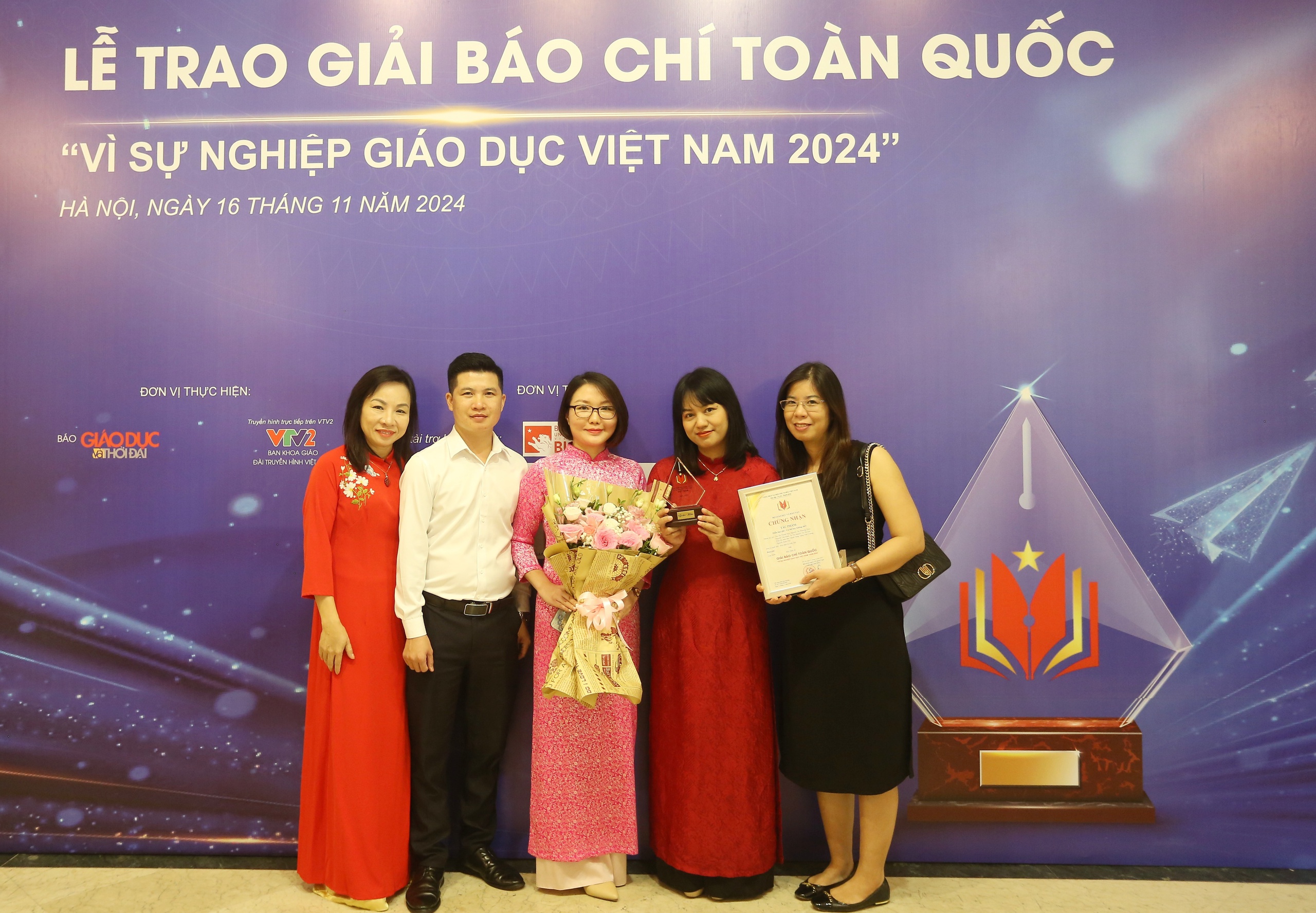 Báo Dân Việt đoạt giải Nhì "Báo chí toàn quốc Vì sự nghiệp Giáo dục Việt Nam" năm 2024- Ảnh 5.