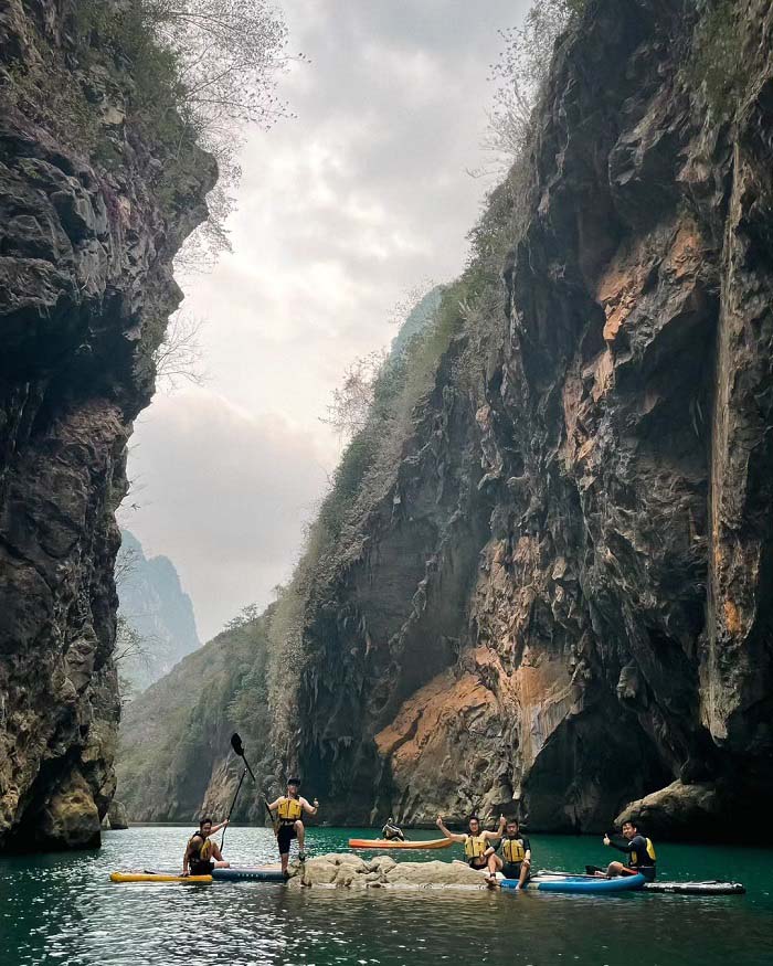 Đi du lịch Hà Giang mùa nào đẹp nhất?: Hẻm Khẩu Vai chiếm trọn trái tim du khách- Ảnh 5.