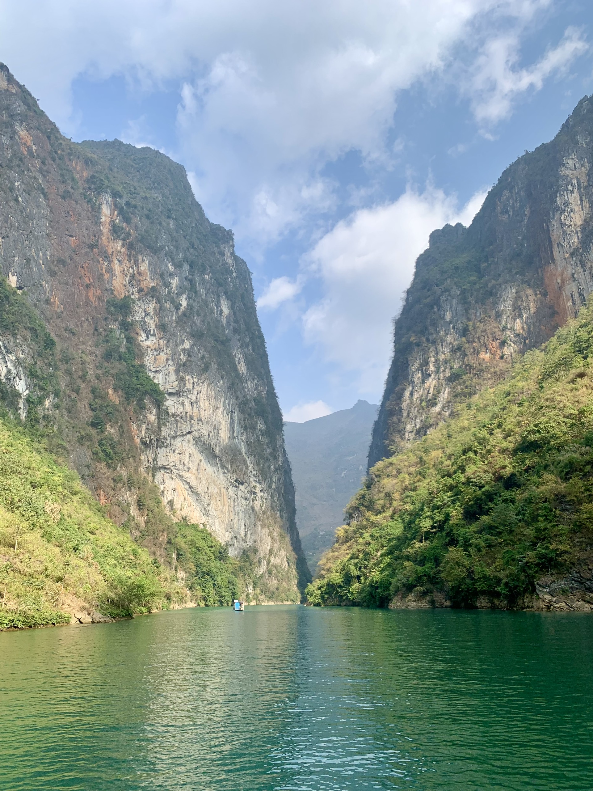 Đi du lịch Hà Giang mùa nào đẹp nhất?: Hẻm Khẩu Vai chiếm trọn trái tim du khách- Ảnh 1.