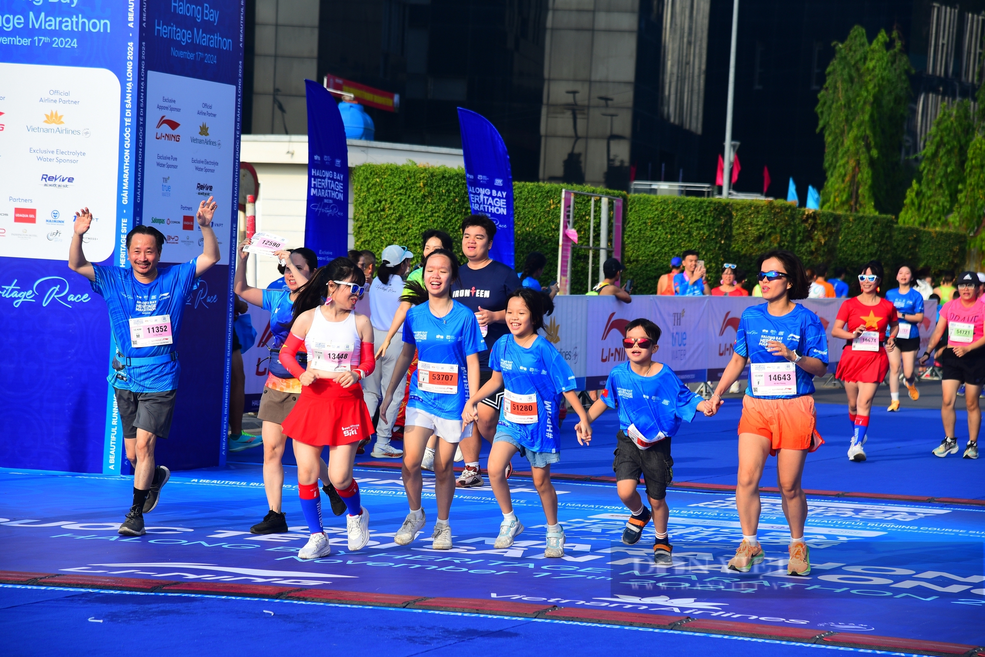 Hơn 13.500 runner tham gia Marathon Quốc tế Di sản Hạ Long- Ảnh 4.