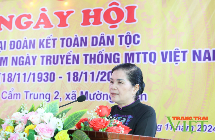 Bí thư Tỉnh ủy Lai Châu dự Ngày hội đại đoàn kết dân tộc ở bản Cẩm Trung 2 - Ảnh 3.