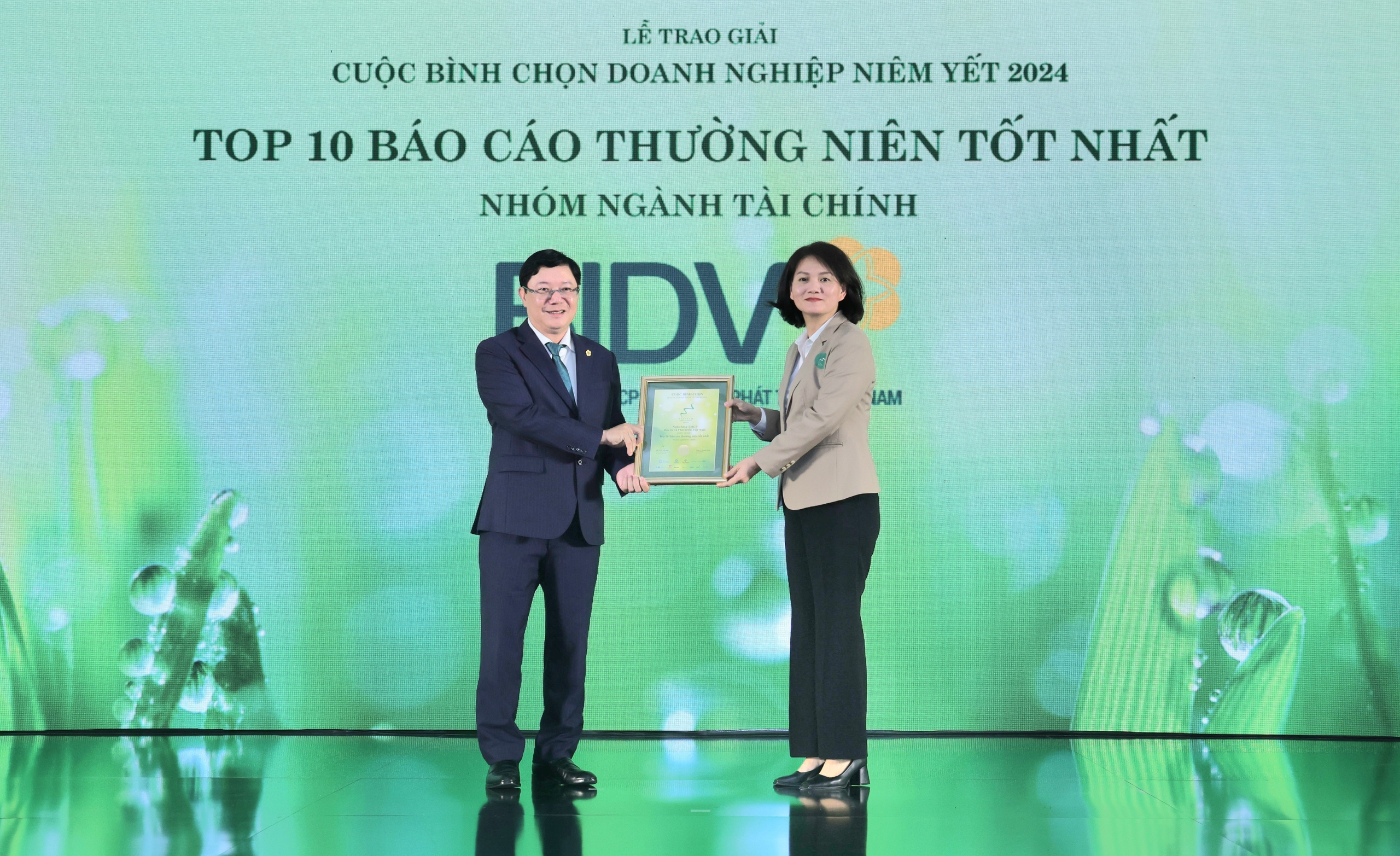 BIDV nhận giải thưởng "Top 10 Báo cáo thường niên tốt nhất – Nhóm ngành tài chính" - Ảnh 1.