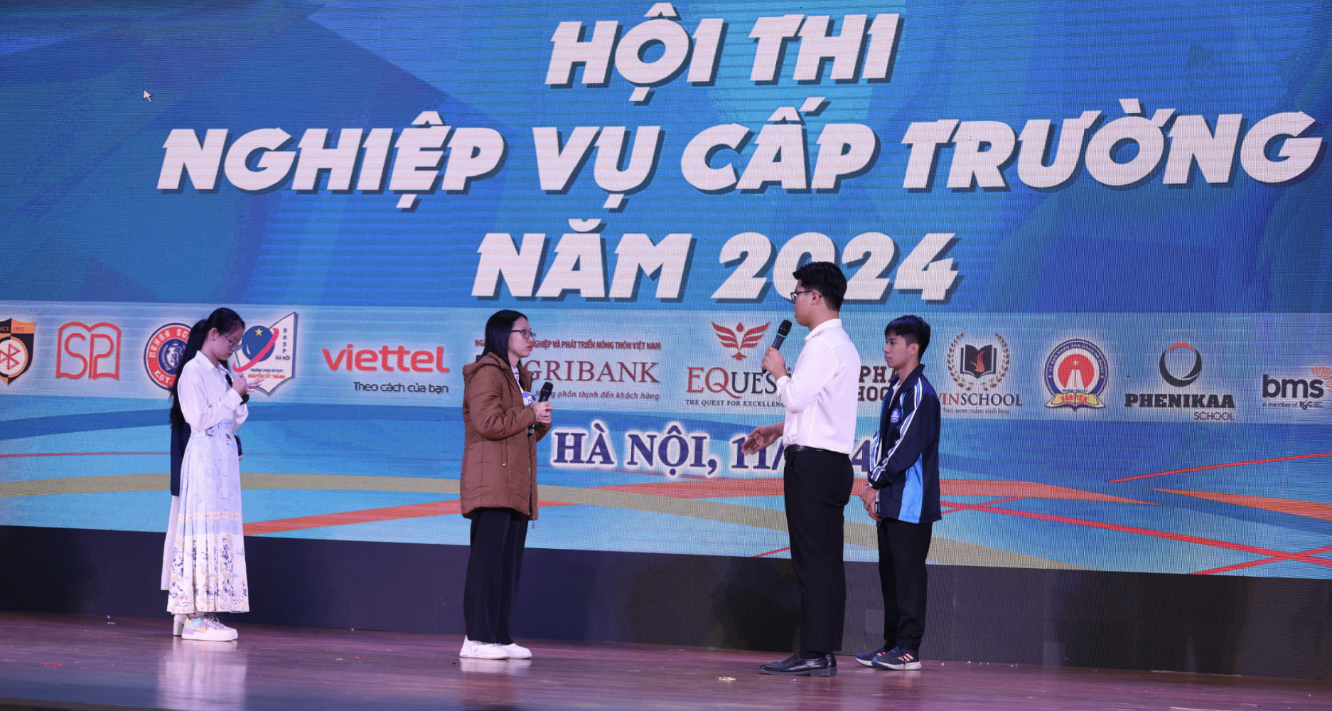 Tình huống "nhạy cảm" phụ huynh tặng quà giáo viên mong quan tâm đến con, sinh viên Sư phạm xử lý khéo léo - Ảnh 1.