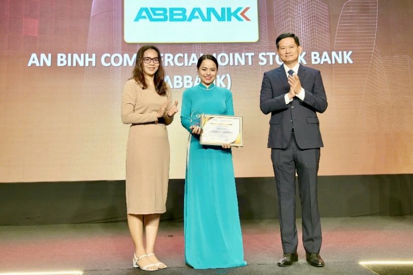 ABBANK được vinh danh "Doanh nghiệp vì cộng đồng 2024"- Ảnh 1.