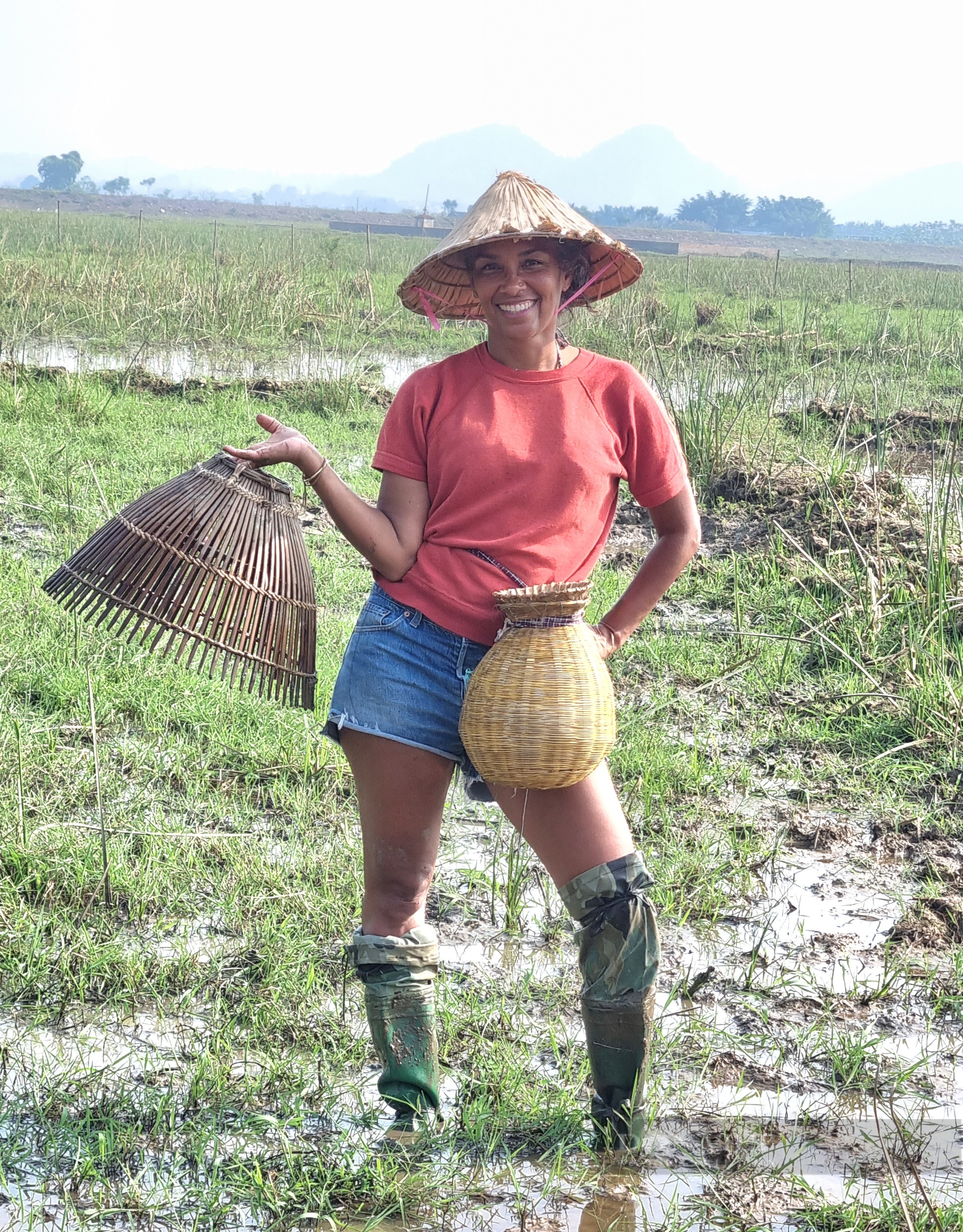 Ngỡ ngàng 17 cô gái người Mỹ làm công việc đồng áng tại Ninh Bình - Ảnh 9.