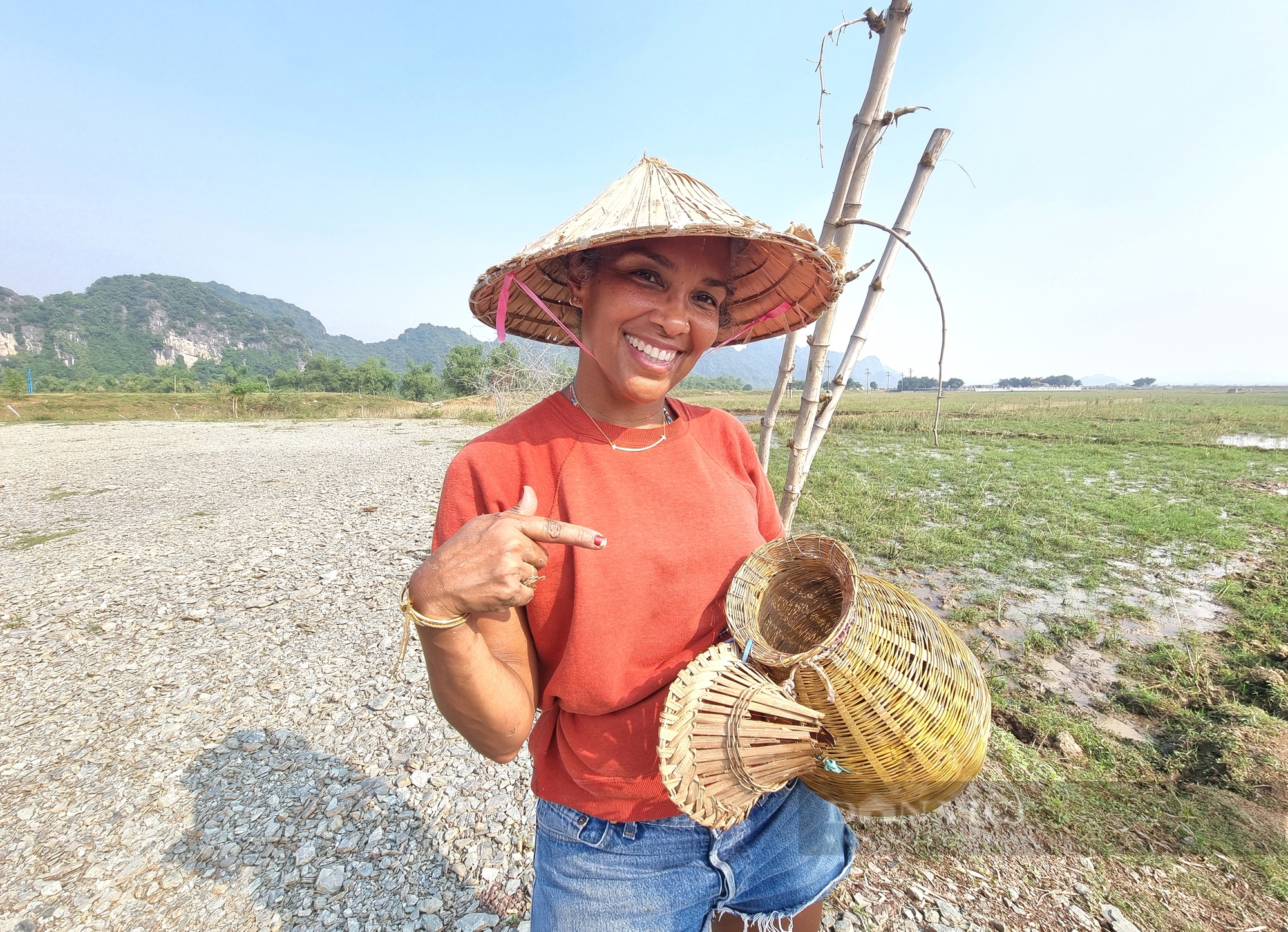 Ngỡ ngàng 17 cô gái người Mỹ làm công việc đồng áng tại Ninh Bình - Ảnh 5.