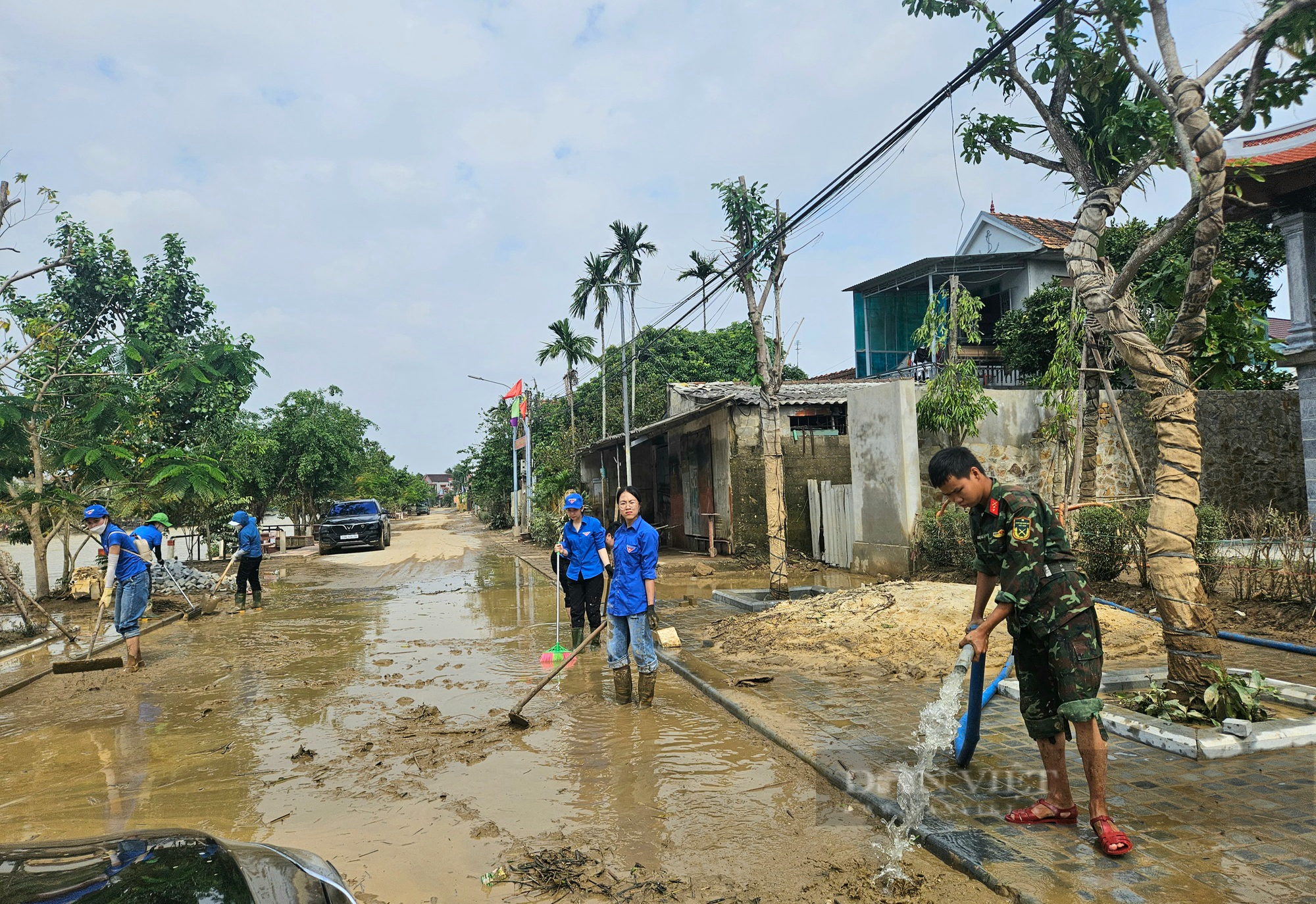 Người dân vùng lũ Quảng Bình không buồn dọn nhà vì lo đợt mưa lớn sắp tới- Ảnh 2.