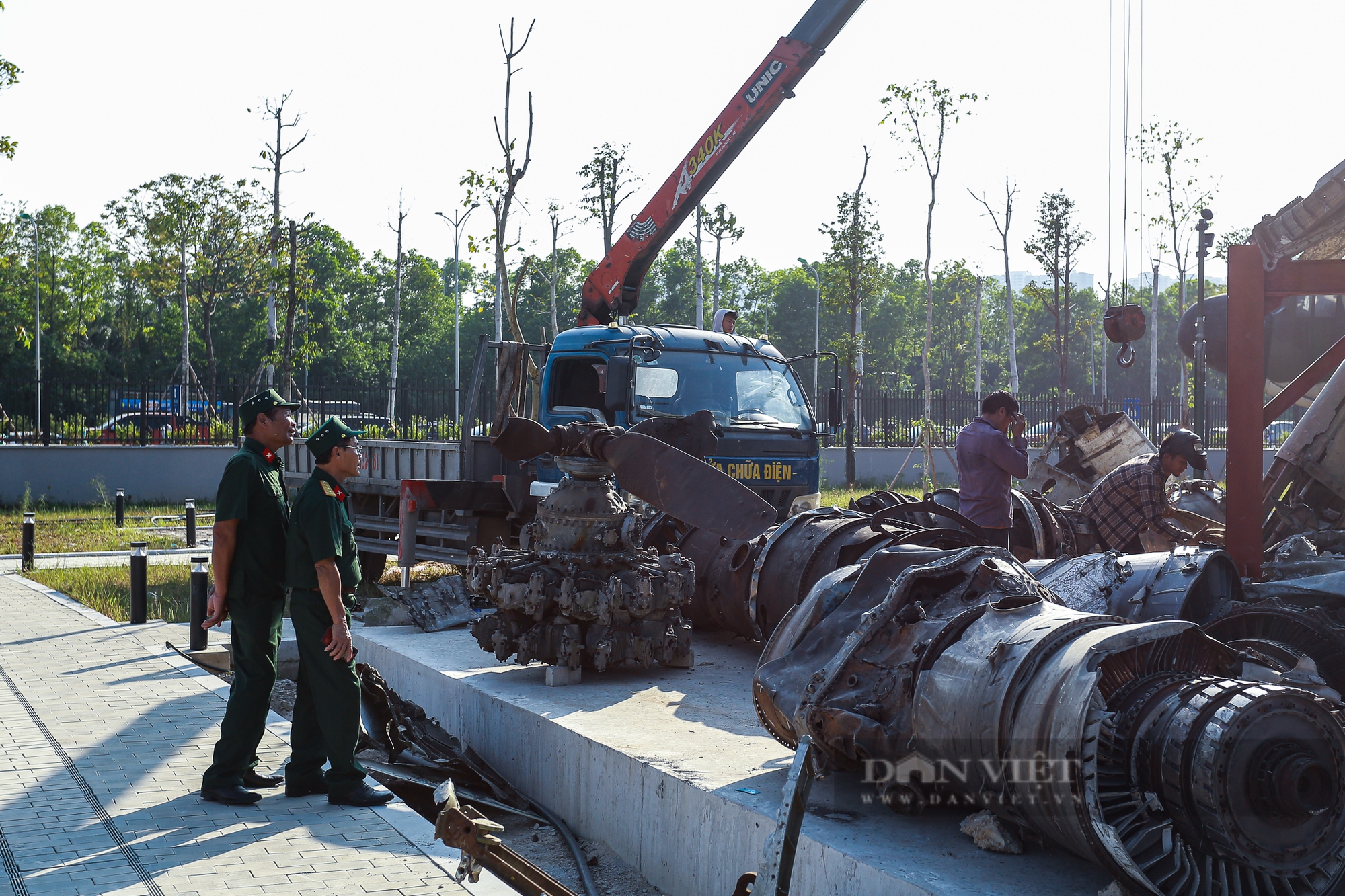 Ngày thứ 2 mở cửa vào cuối tuần, Bảo tàng Lịch sử Quân sự Việt Nam chật kín người tham quan - Ảnh 14.