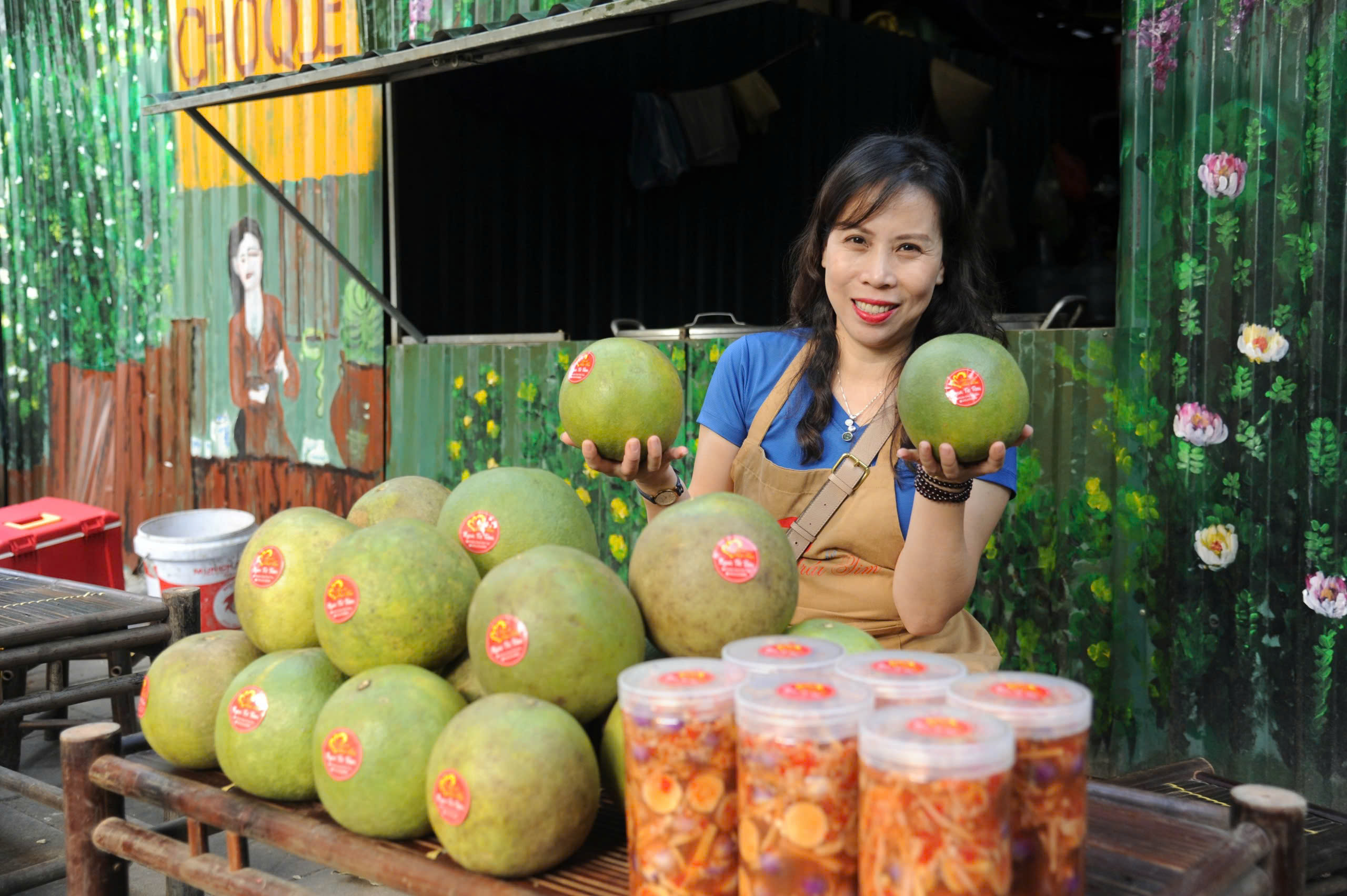 Chợ Quê - "Phiên chợ trái tim" kêu gọi hỗ trợ thầy giáo bị chấn thương sọ não trong bão Yagi - Ảnh 8.