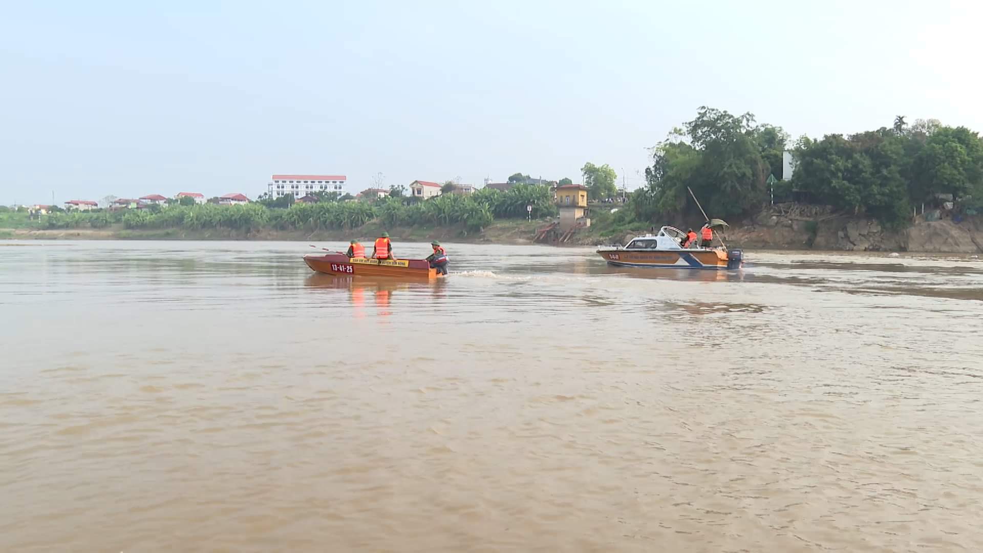 Đã tìm thấy tất cả 5 thi thể học sinh mất tích khi ra bãi sông chơi ở Phú Thọ- Ảnh 1.