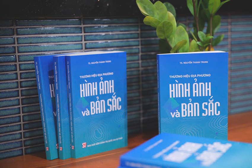 Ra mắt sách phát triển thương hiệu địa phương, xây dựng hình ảnh và bản sắc - Ảnh 1.