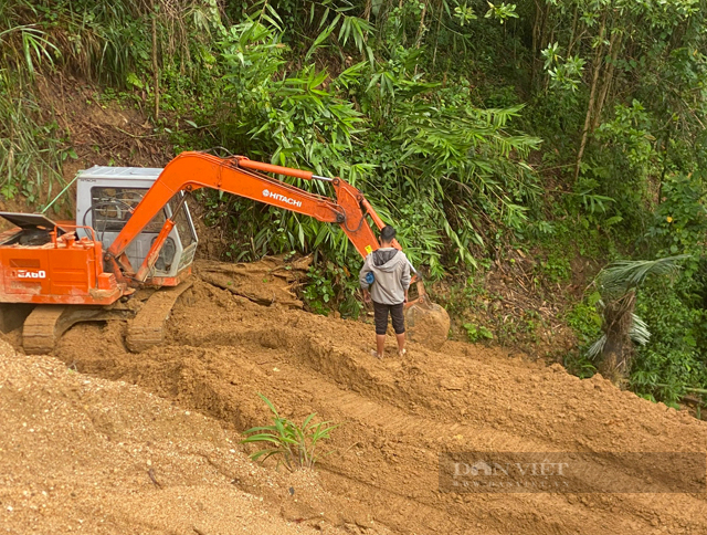 Quảng Ngãi: Sau nhiều lần hẹn, chủ dự án đường đã cung cấp thông tin về nhà thầu đổ đất ẩu - Ảnh 2.