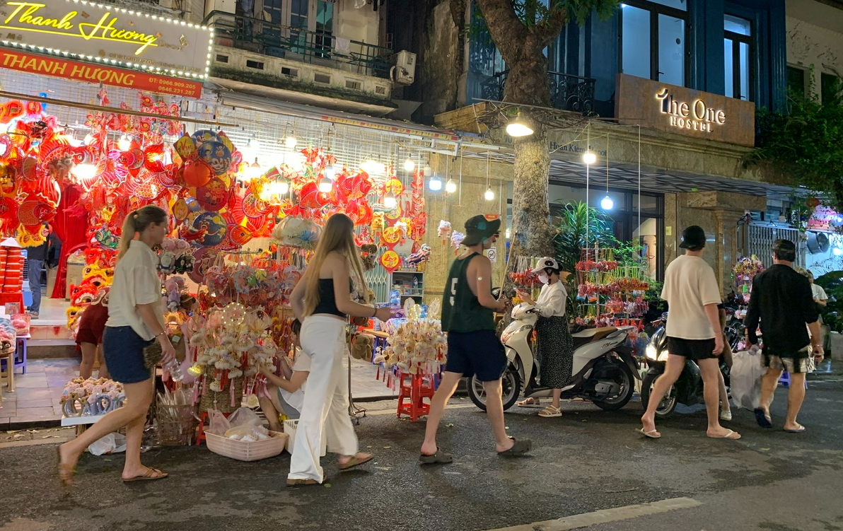 Bộ Ngoại giao lên tiếng về thông tin Việt Nam siết chặt thị thực với người Trung Quốc và người nước ngoài - Ảnh 1.