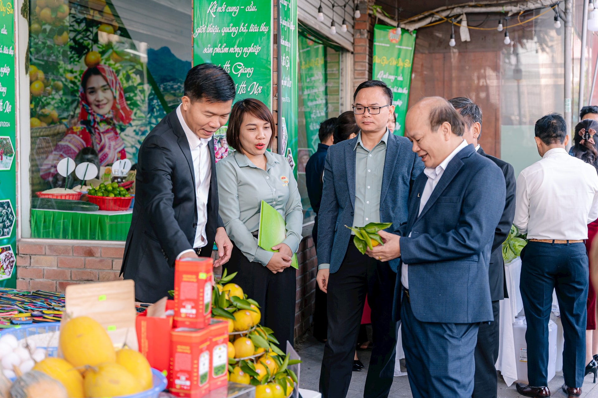 Hội Nông dân thành phố Hà Nội và tỉnh Hà Giang kết nối tiêu thụ sản phẩm OCOP, nông sản đặc sản - Ảnh 1.