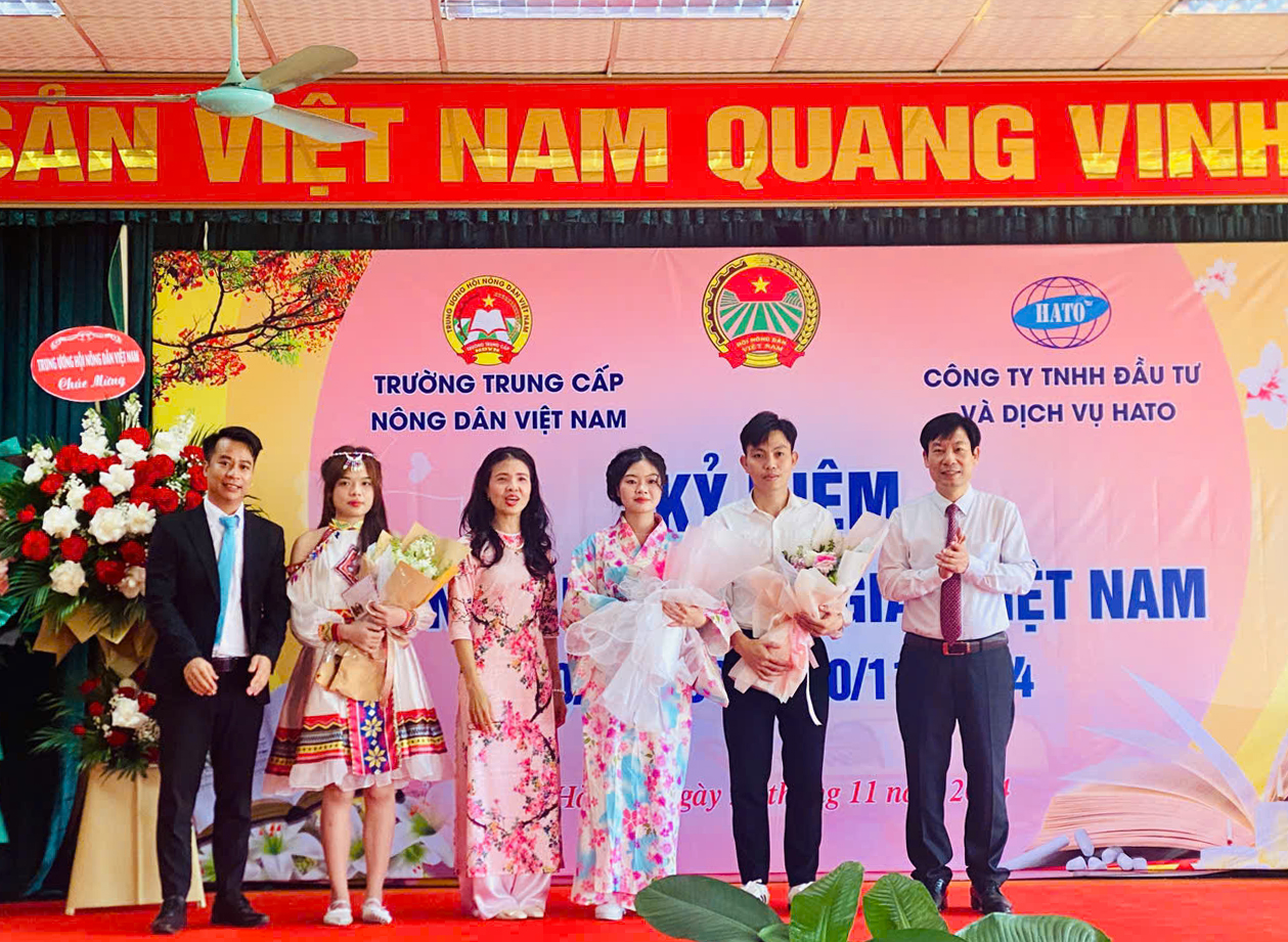 Trường Trung cấp Nông dân Việt Nam tôn vinh truyền thống tôn sư trọng đạo - Ảnh 8.