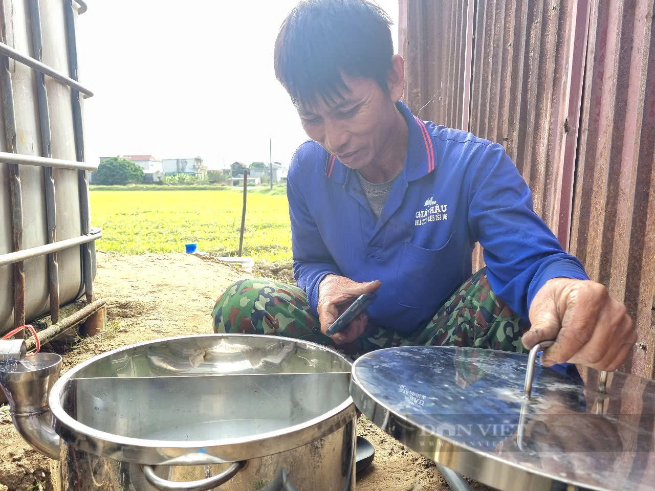 Trồng thứ cây thơm khắp làng, một nông dân Ninh Bình chiết xuất tinh dầu bán hơn 1 triệu/lít - Ảnh 5.