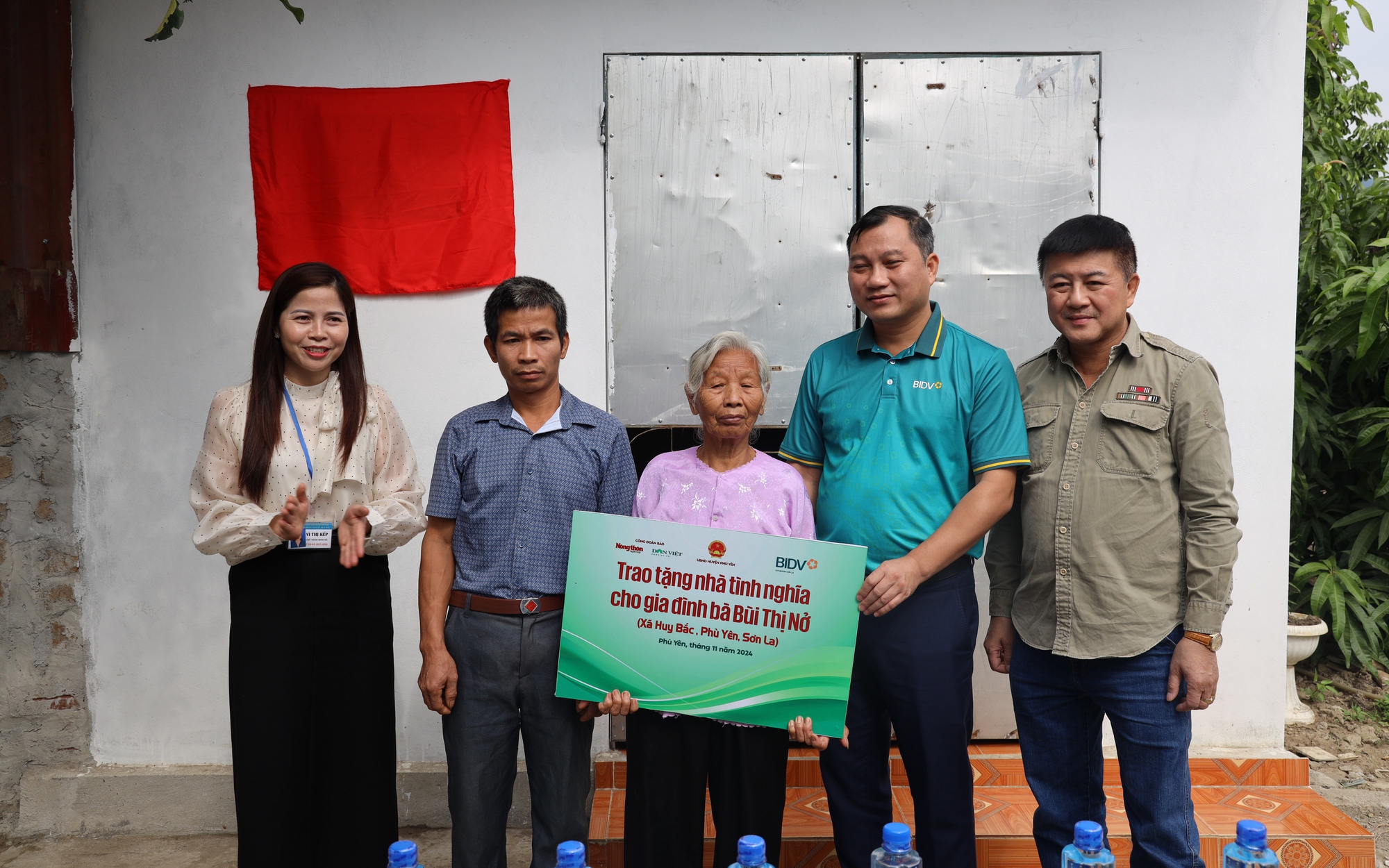 Khánh thành nhà tình nghĩa tại Phù Yên Sơn La: “Tết này tôi có nhà mới rồi!” - Ảnh 2.