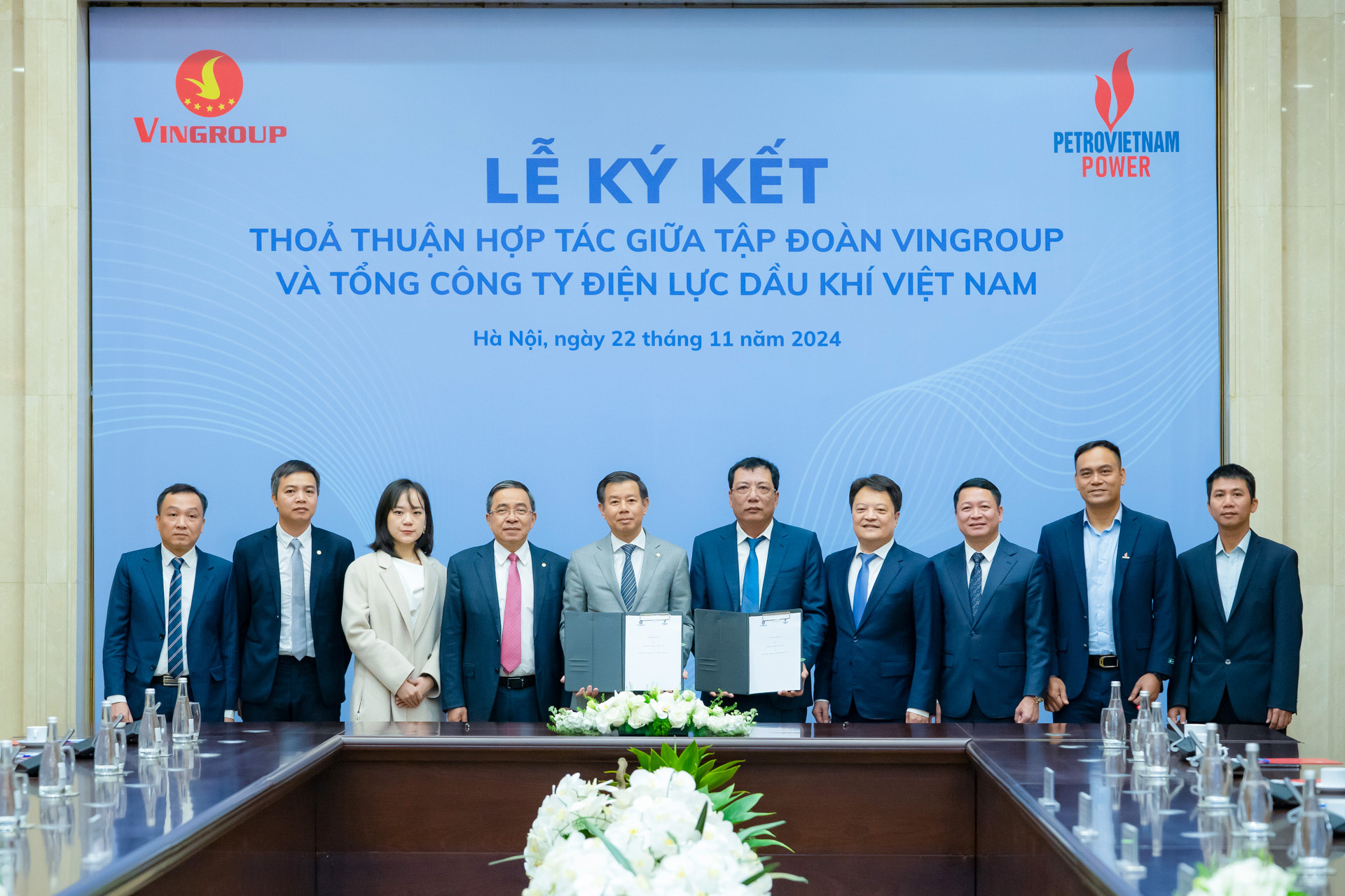 Tập đoàn Vingroup và Tổng Công ty Điện lực Dầu khí Việt Nam hợp tác phát triển hạ tầng năng lượng xanh  - Ảnh 1.