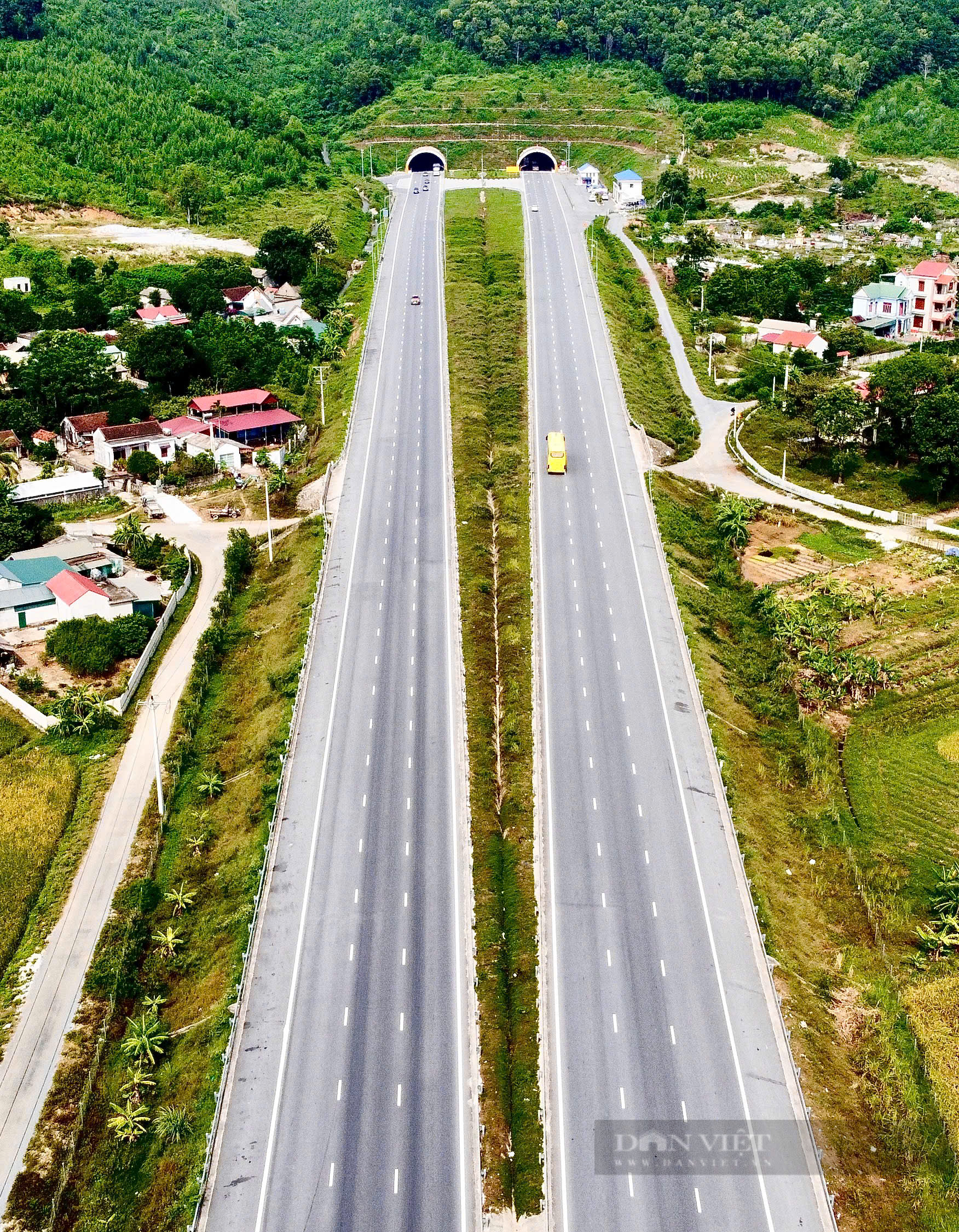 Cảnh quan hùng vỹ trên "dải lụa" cao tốc Bắc Nam - Ảnh 3.