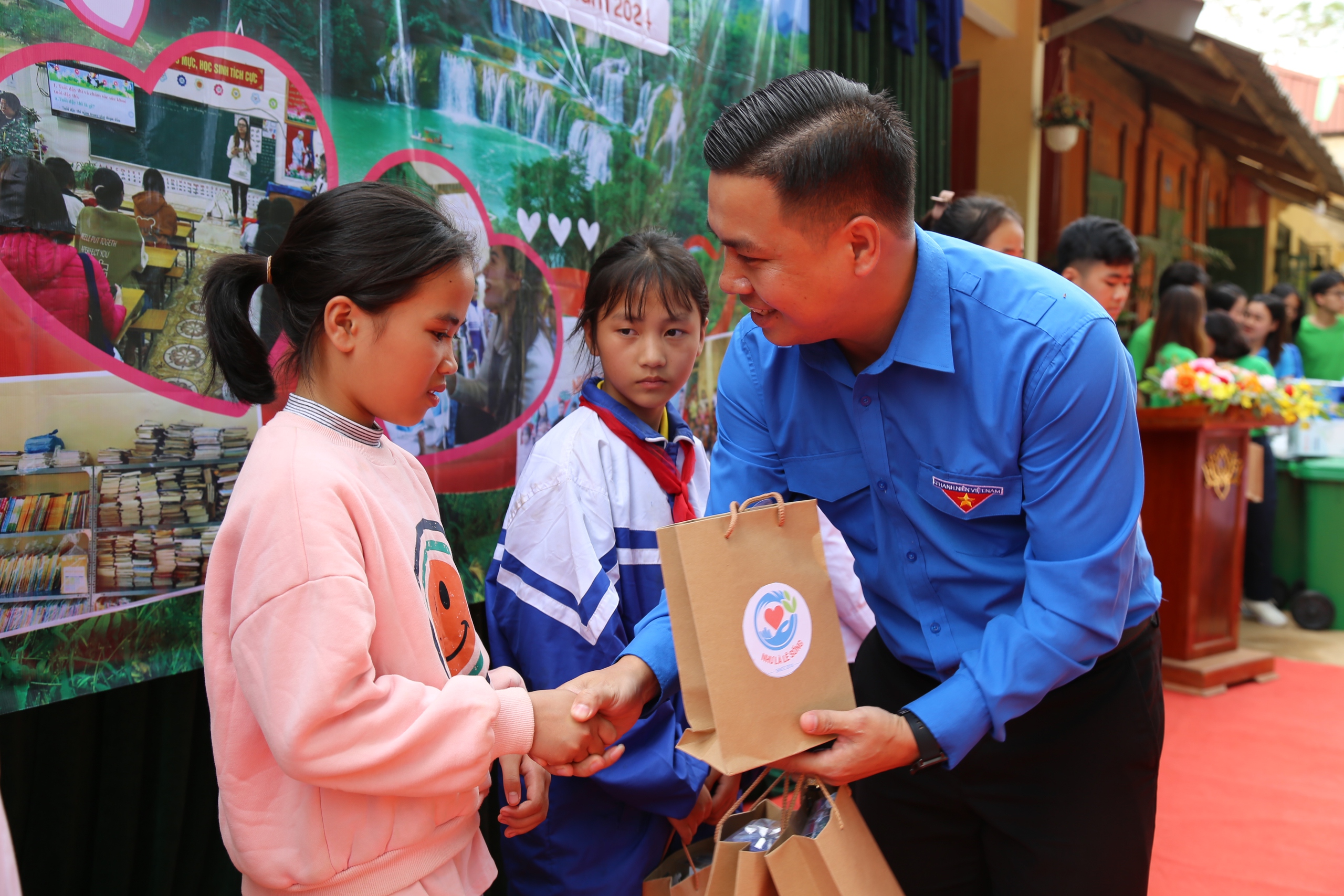 "Như là lẽ sống" - 10 năm lan tỏa yêu thương - Ảnh 46.