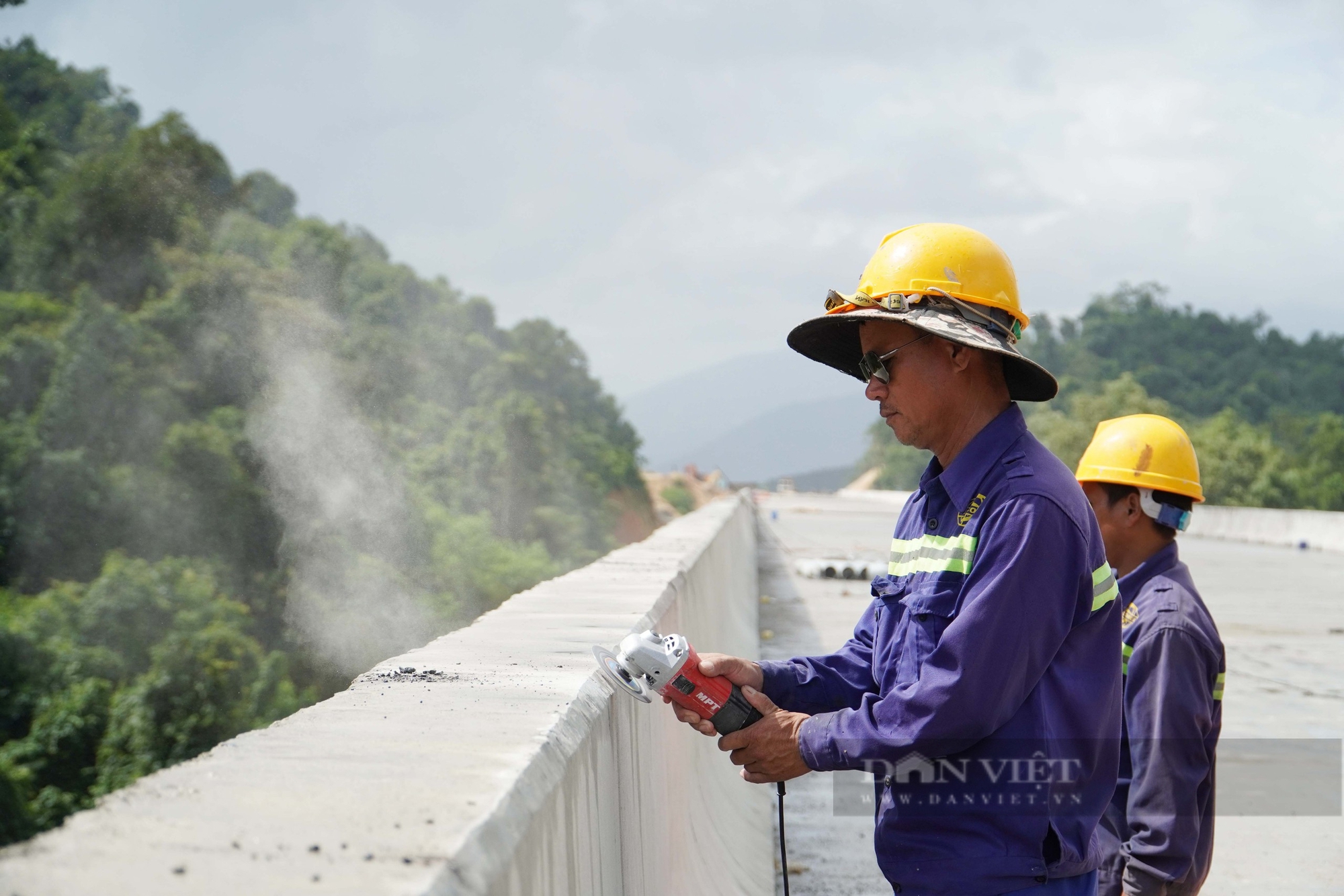 Cảnh quan hùng vỹ trên "dải lụa" cao tốc Bắc Nam - Ảnh 37.