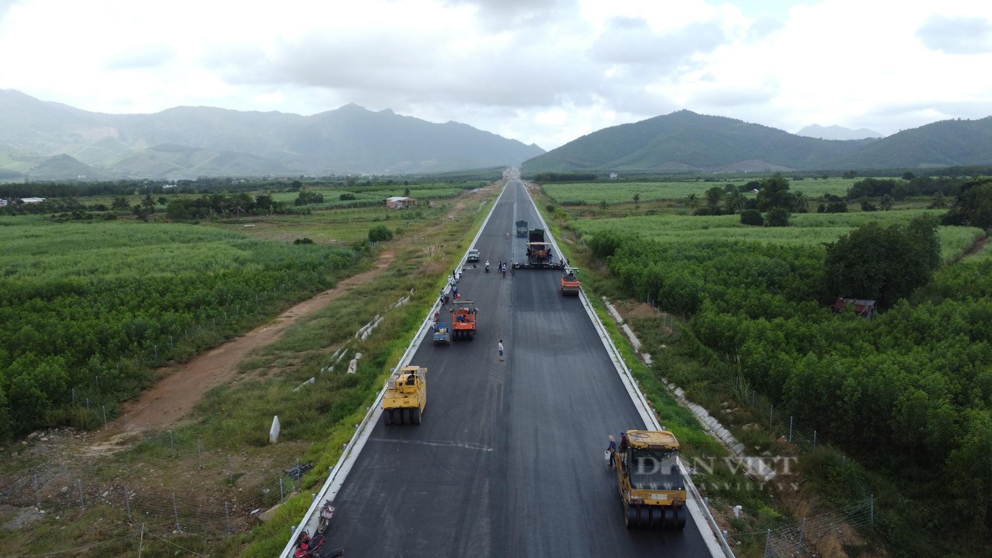 Cảnh quan hùng vỹ trên "dải lụa" cao tốc Bắc Nam - Ảnh 33.