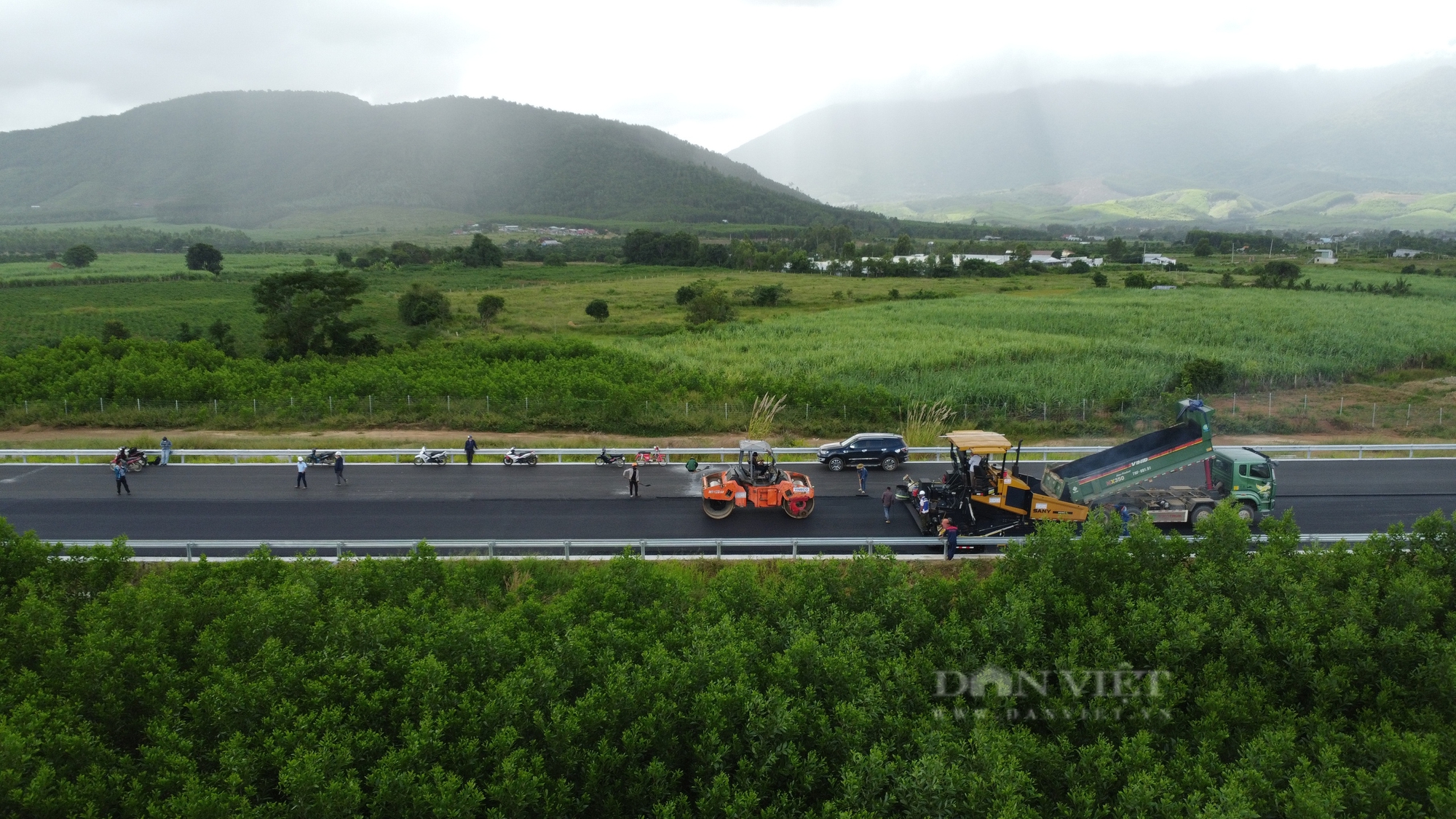 Cảnh quan hùng vỹ trên "dải lụa" cao tốc Bắc Nam - Ảnh 32.