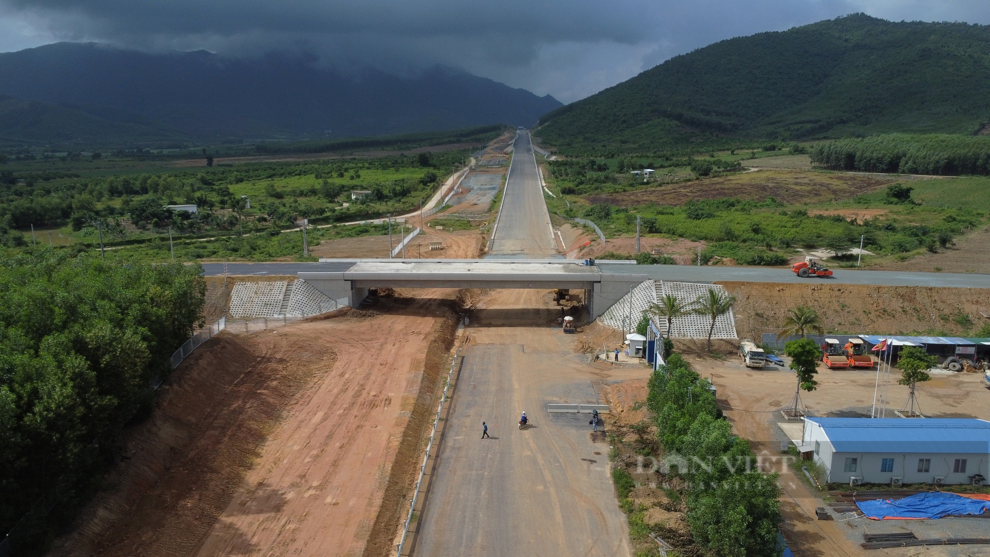 Cảnh quan hùng vỹ trên "dải lụa" cao tốc Bắc Nam - Ảnh 34.