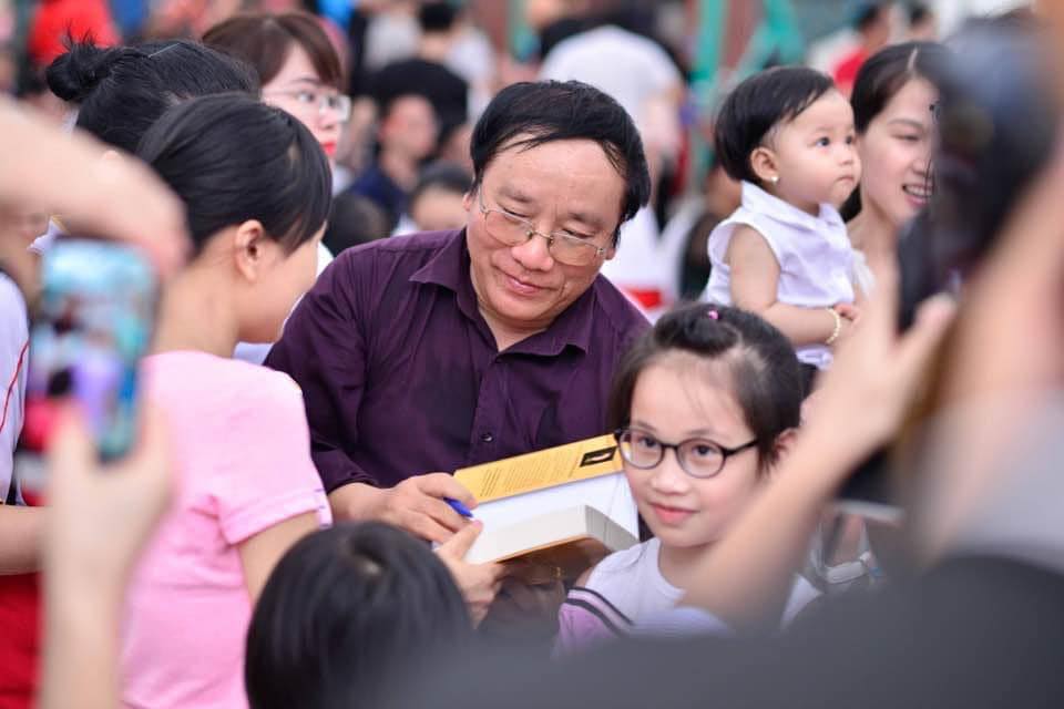 Nhà thơ Trần Đăng Khoa: "Tôi đang mắc tất cả căn bệnh của một lão già sắp chết" - Ảnh 2.