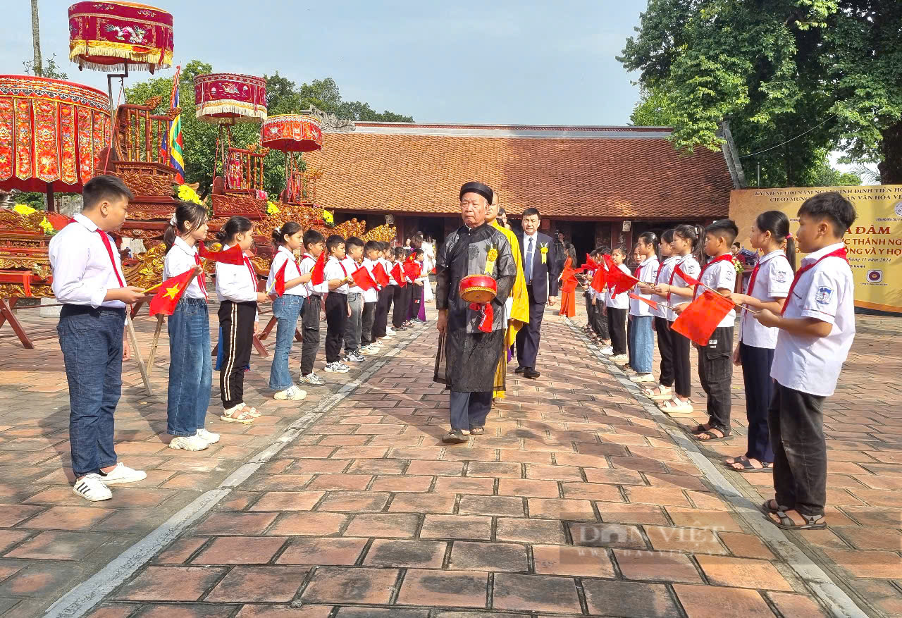 Độc đáo lễ đúc “vạc thuốc thánh” bằng đồng tại đền Thánh Nguyễn ở Ninh Binh - Ảnh 2.