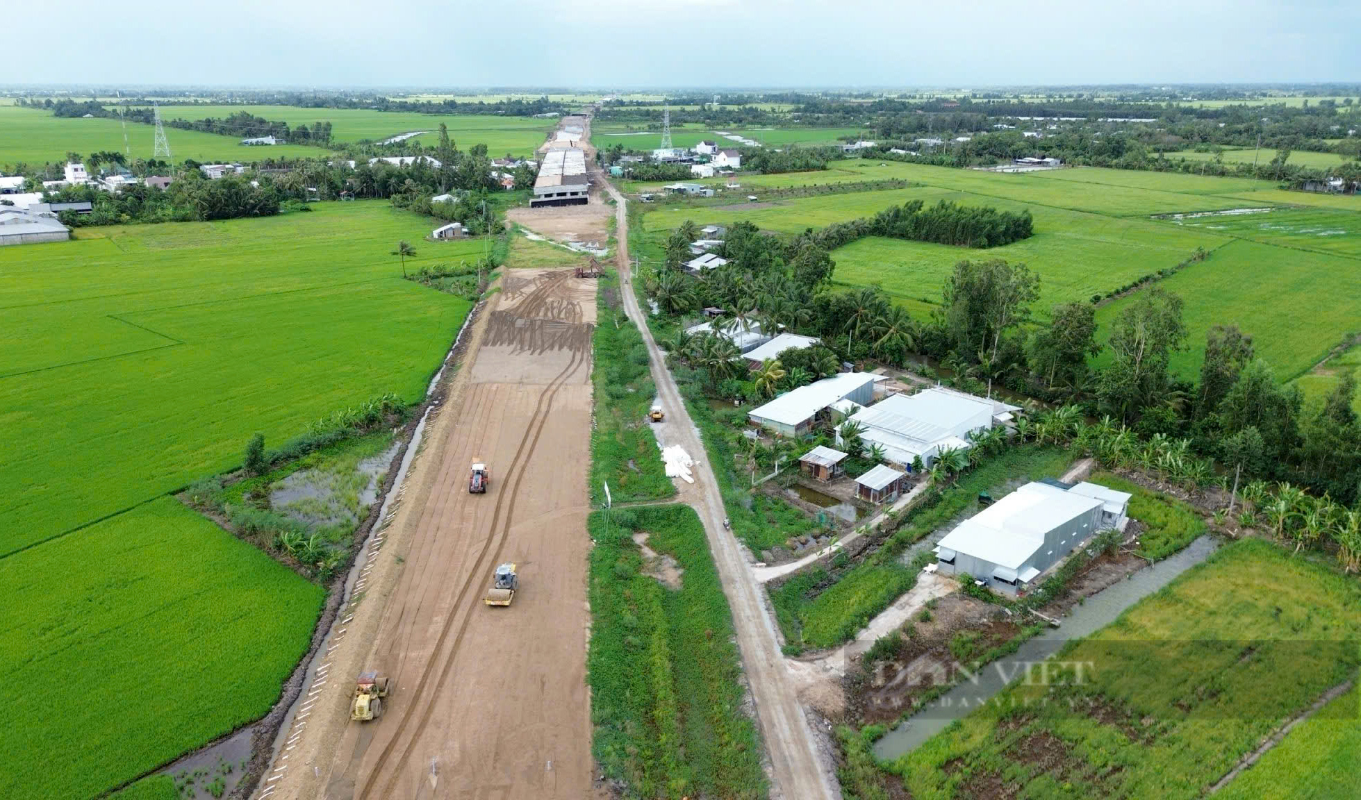 Cảnh quan hùng vỹ trên "dải lụa" cao tốc Bắc Nam - Ảnh 38.