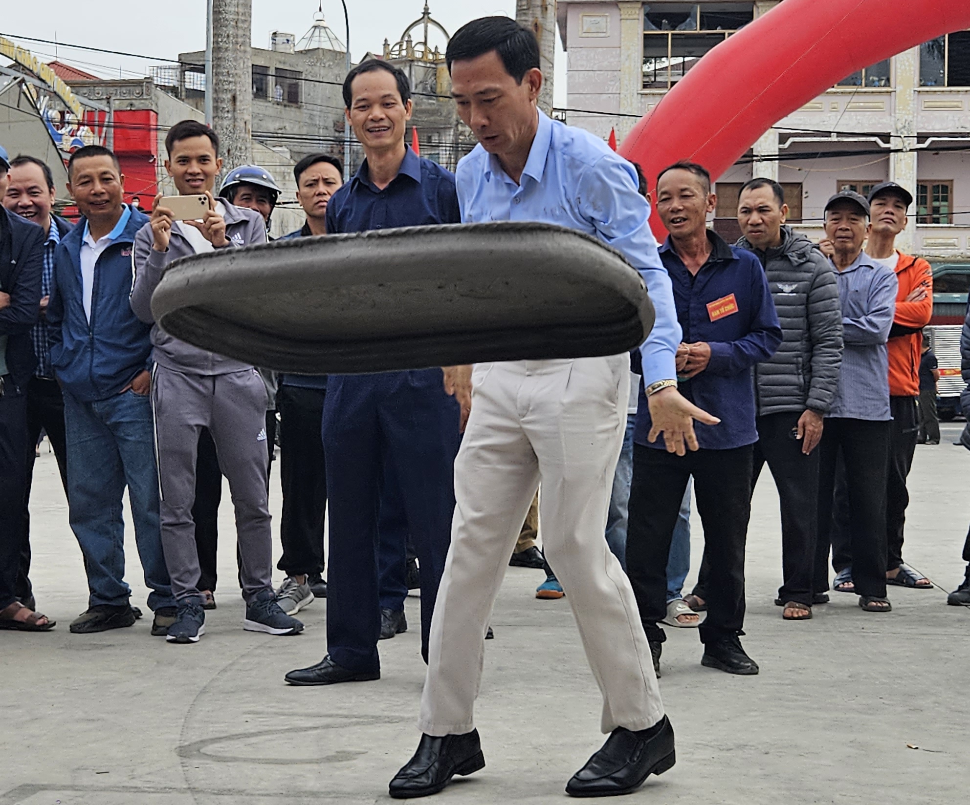 "Trầm hùng" tiếng pháo trong Hội thi pháo đất ở Vĩnh Bảo, Hải Phòng- Ảnh 3.