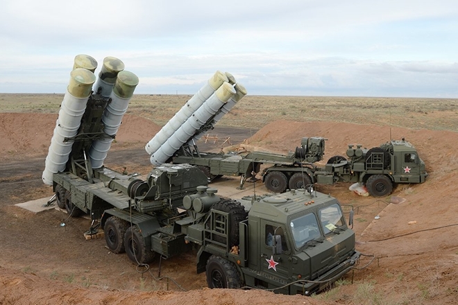 Ukraine tấn công hệ thống rồng lửa S-400 của Nga ở Kursk - Ảnh 1.