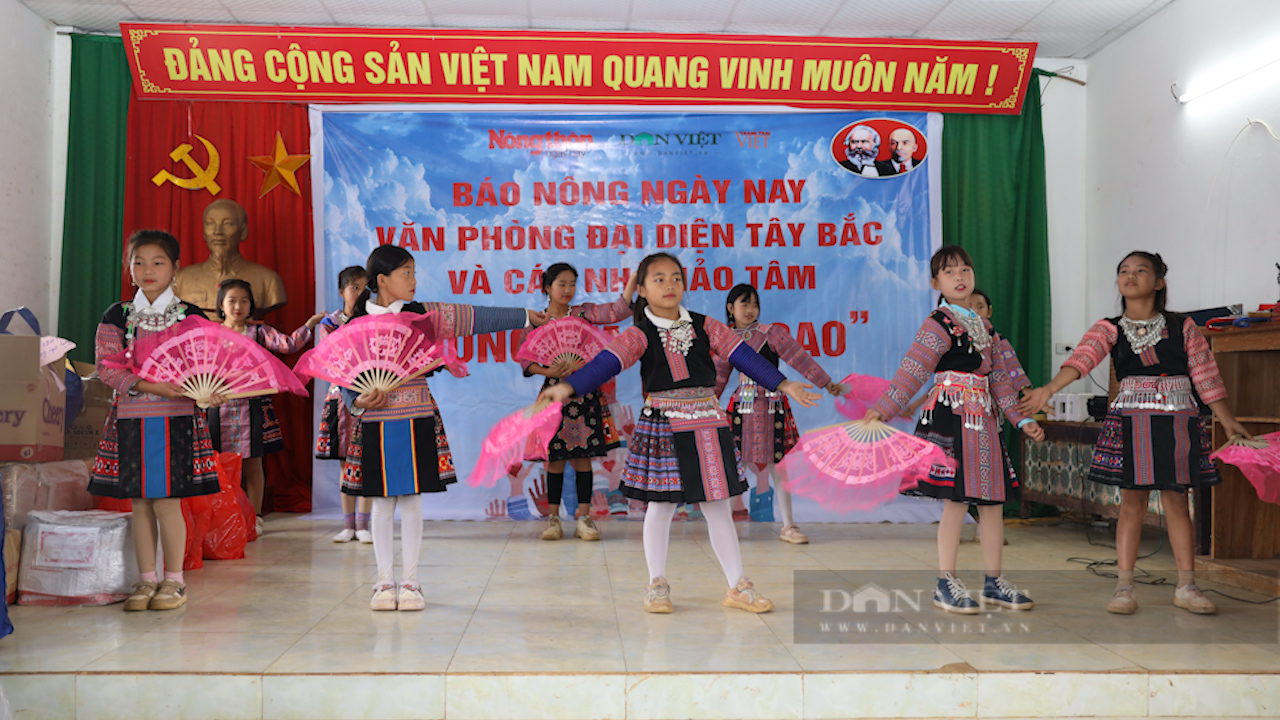 Báo Nông Thôn Ngày Nay: Chia sẻ với đồng bào khó khăn nơi biên giới- Ảnh 11.