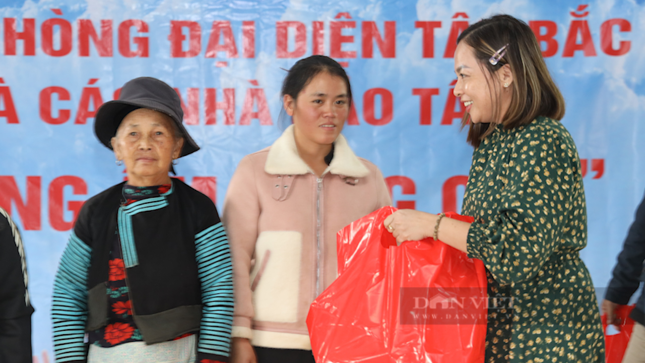 Báo Nông Thôn Ngày Nay: Chia sẻ với đồng bào khó khăn nơi biên giới- Ảnh 4.